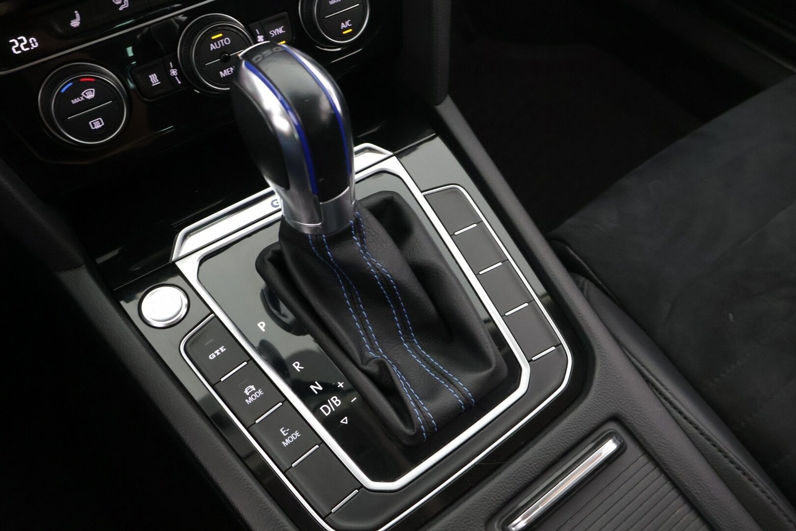 Volkswagen Passat 2018 PASSAT Farmari (AC) 5ov *Webasto / Digimittaristo / Muistipenkki / Nahka-alcantara / Adapt. vakkari / Lane assist / Koukku / S.kontti!* - *Jakohihna tehty!*