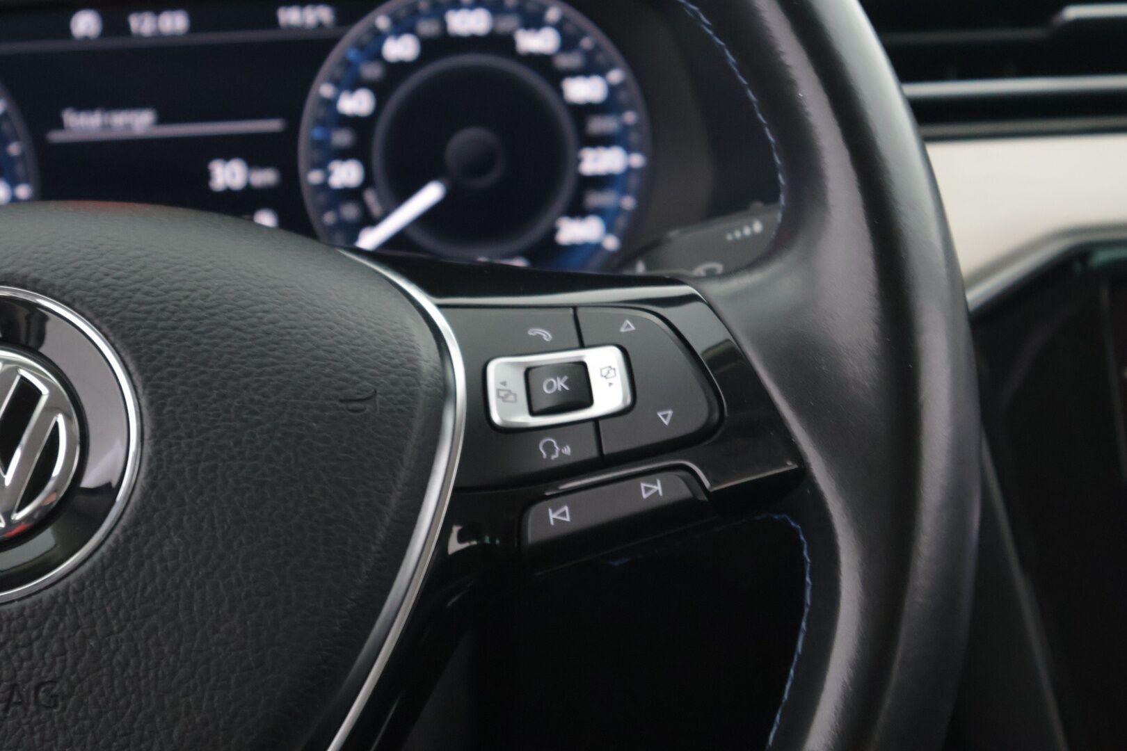 Volkswagen Passat 2018 PASSAT Farmari (AC) 5ov *Webasto / Digimittaristo / Muistipenkki / Nahka-alcantara / Adapt. vakkari / Lane assist / Koukku / S.kontti!* - *Jakohihna tehty!*