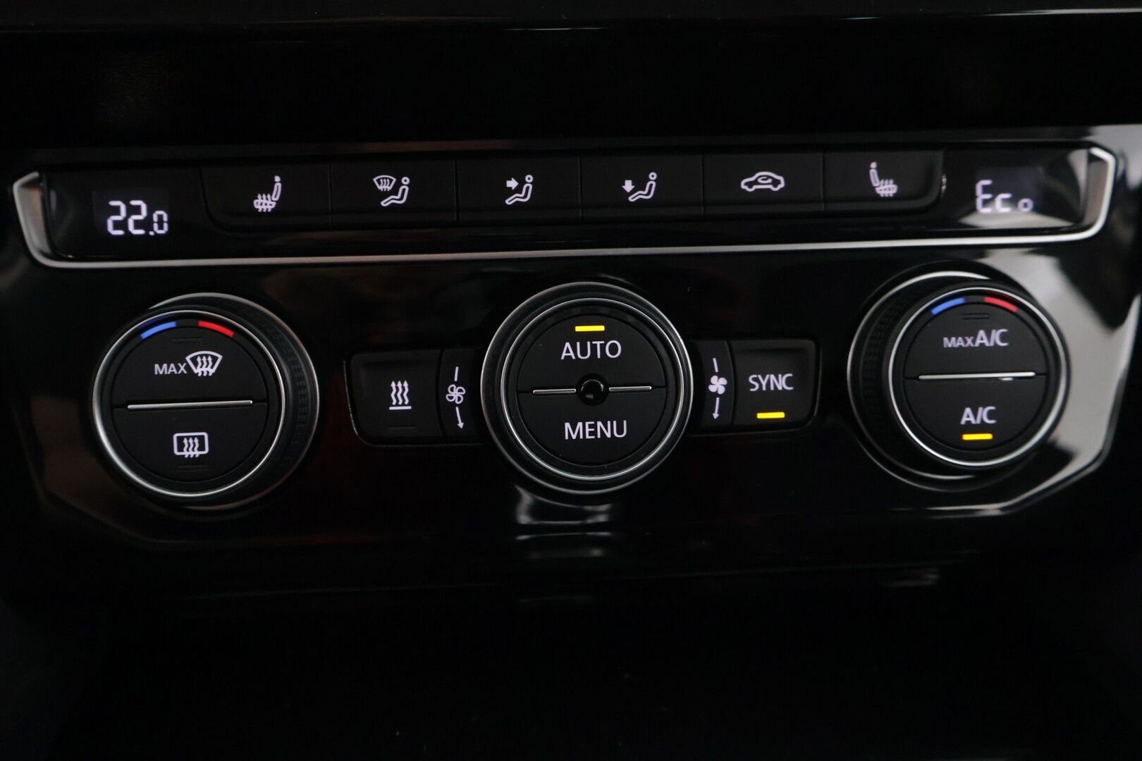Volkswagen Passat 2018 PASSAT Farmari (AC) 5ov *Webasto / Digimittaristo / Muistipenkki / Nahka-alcantara / Adapt. vakkari / Lane assist / Koukku / S.kontti!* - *Jakohihna tehty!*