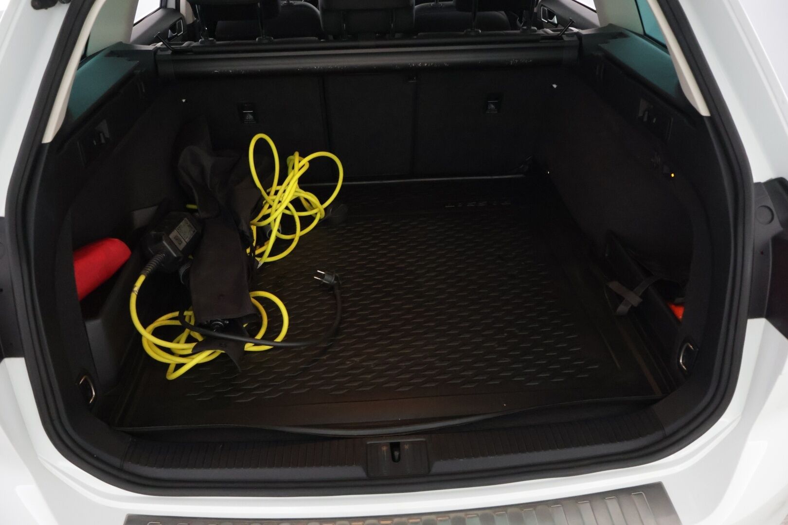 Volkswagen Passat 2018 PASSAT Farmari (AC) 5ov *Webasto / Digimittaristo / Muistipenkki / Nahka-alcantara / Adapt. vakkari / Lane assist / Koukku / S.kontti!* - *Jakohihna tehty!*