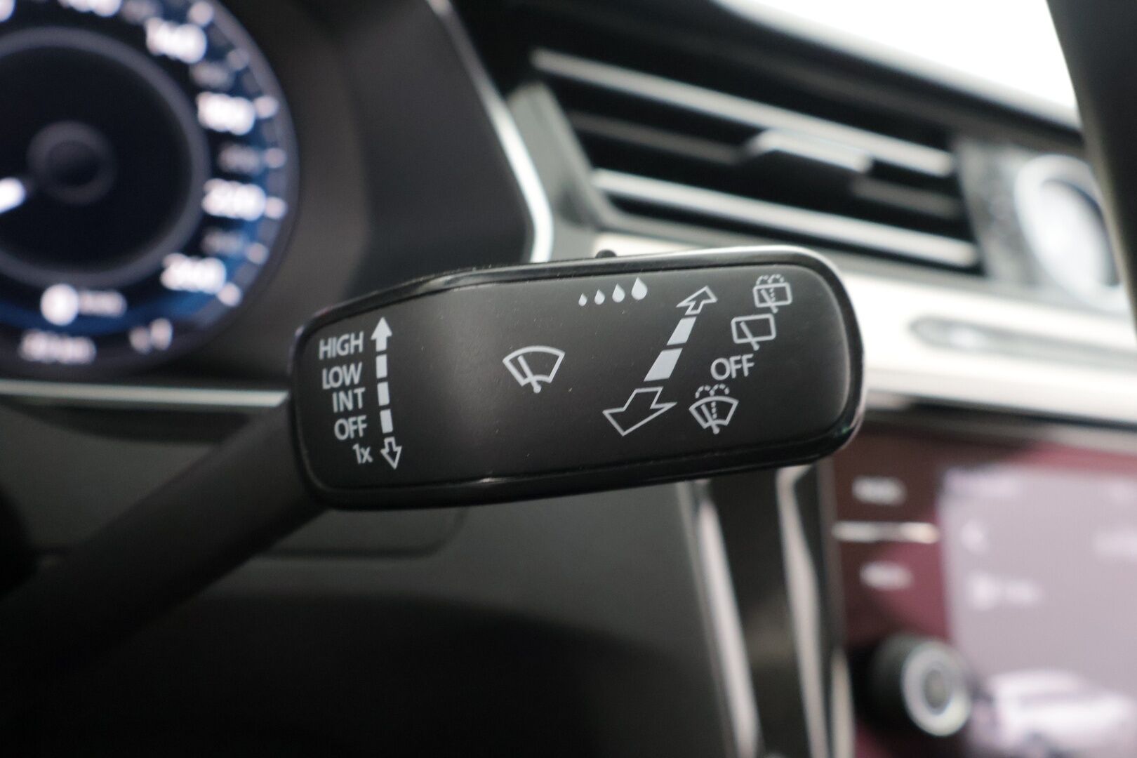 Volkswagen Passat 2018 PASSAT Farmari (AC) 5ov *Webasto / Digimittaristo / Muistipenkki / Nahka-alcantara / Adapt. vakkari / Lane assist / Koukku / S.kontti!* - *Jakohihna tehty!*