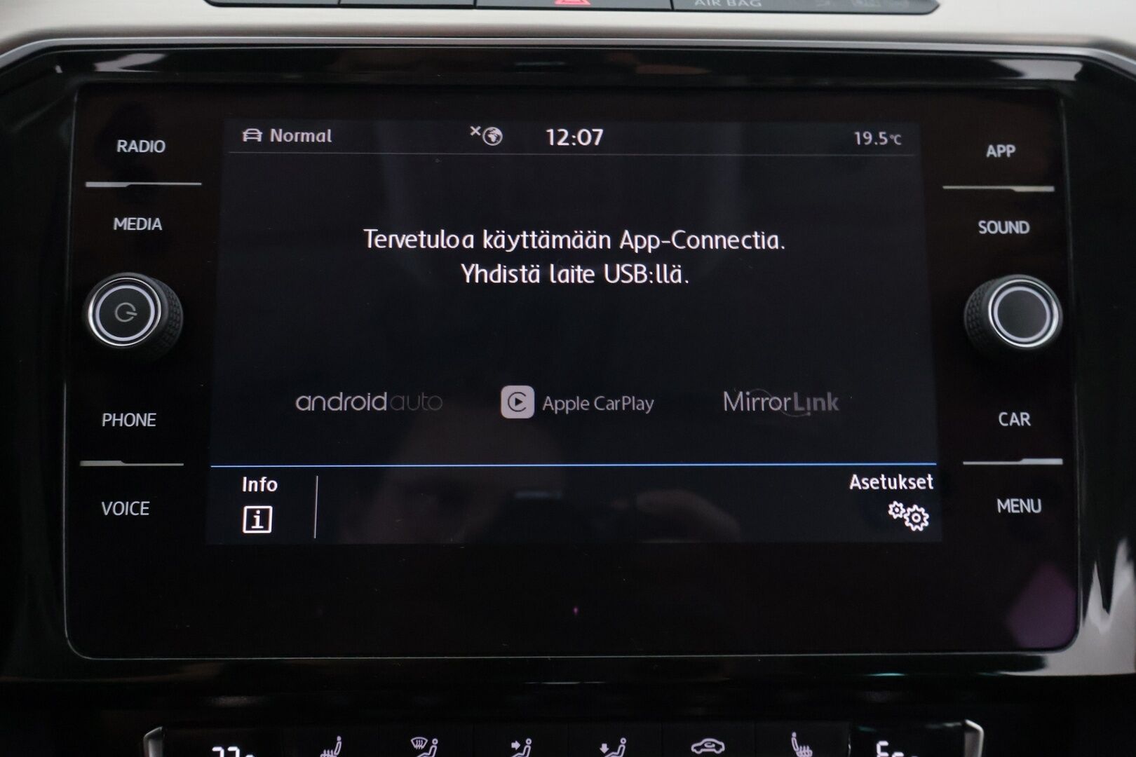 Volkswagen Passat 2018 PASSAT Farmari (AC) 5ov *Webasto / Digimittaristo / Muistipenkki / Nahka-alcantara / Adapt. vakkari / Lane assist / Koukku / S.kontti!* - *Jakohihna tehty!*