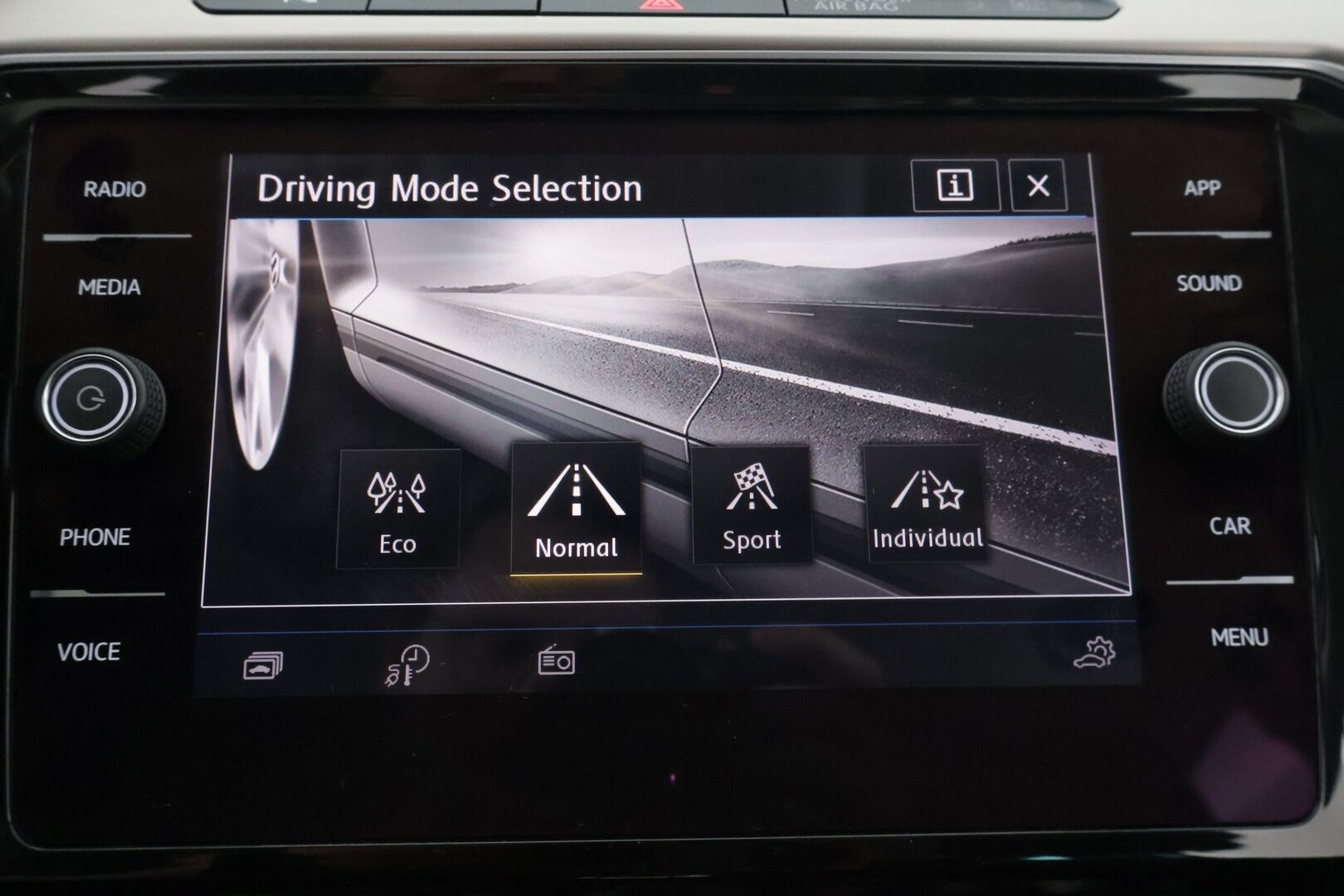 Volkswagen Passat 2018 PASSAT Farmari (AC) 5ov *Webasto / Digimittaristo / Muistipenkki / Nahka-alcantara / Adapt. vakkari / Lane assist / Koukku / S.kontti!* - *Jakohihna tehty!*
