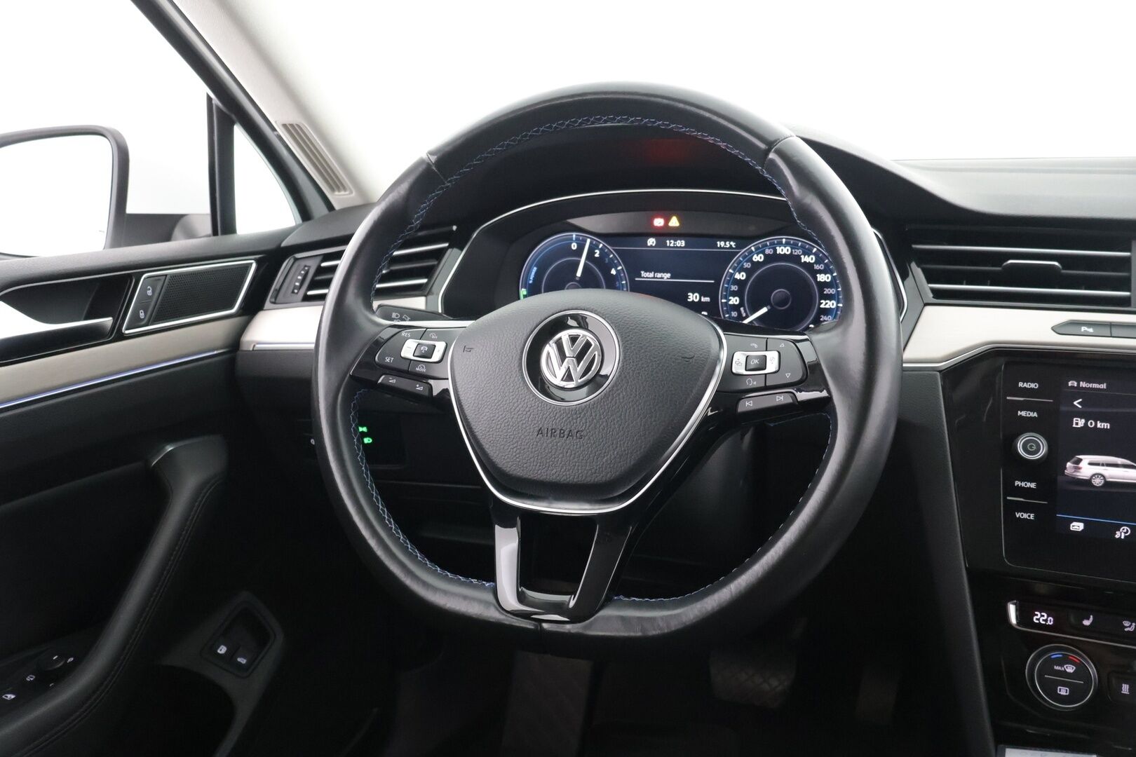 Volkswagen Passat 2018 PASSAT Farmari (AC) 5ov *Webasto / Digimittaristo / Muistipenkki / Nahka-alcantara / Adapt. vakkari / Lane assist / Koukku / S.kontti!* - *Jakohihna tehty!*