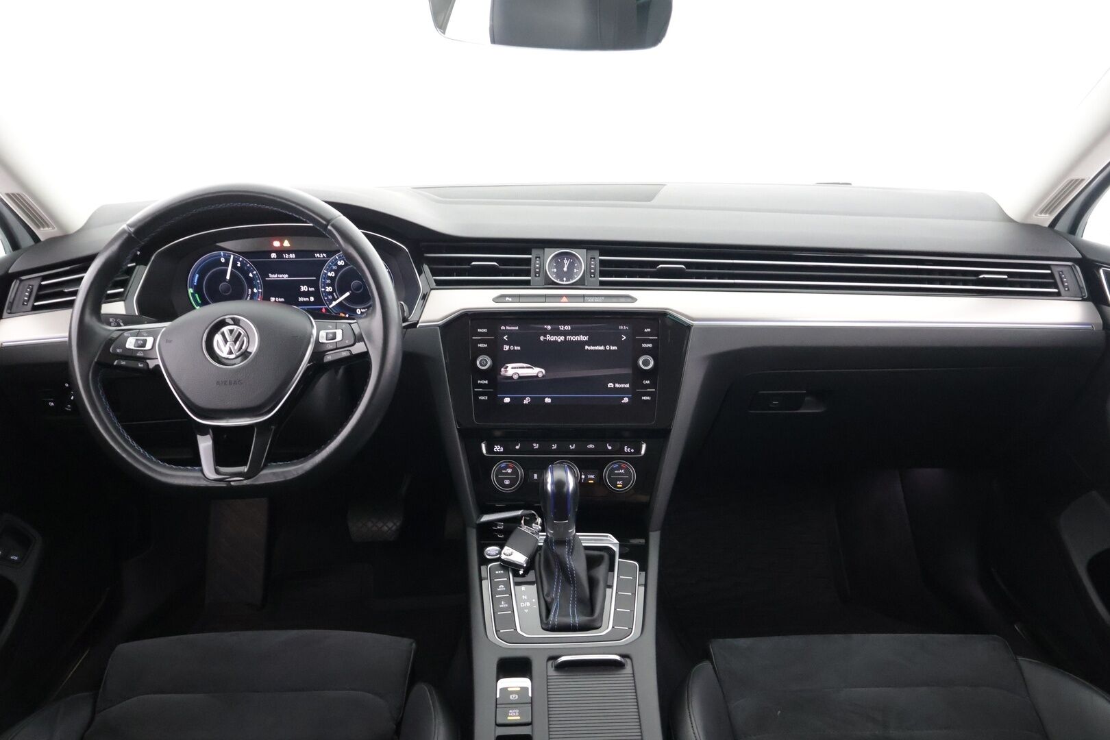 Volkswagen Passat 2018 PASSAT Farmari (AC) 5ov *Webasto / Digimittaristo / Muistipenkki / Nahka-alcantara / Adapt. vakkari / Lane assist / Koukku / S.kontti!* - *Jakohihna tehty!*