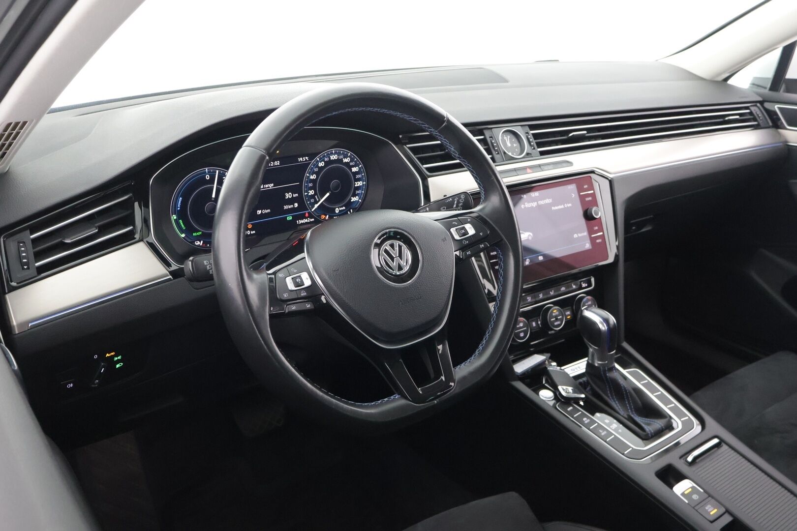Volkswagen Passat 2018 PASSAT Farmari (AC) 5ov *Webasto / Digimittaristo / Muistipenkki / Nahka-alcantara / Adapt. vakkari / Lane assist / Koukku / S.kontti!* - *Jakohihna tehty!*