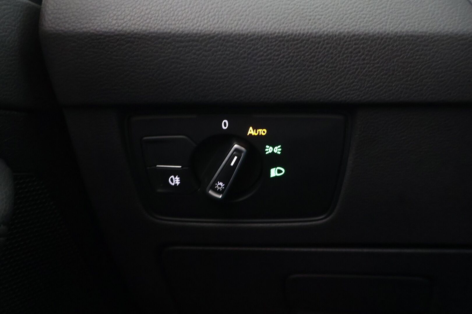 Volkswagen Passat 2018 PASSAT Farmari (AC) 5ov *Webasto / Digimittaristo / Muistipenkki / Nahka-alcantara / Adapt. vakkari / Lane assist / Koukku / S.kontti!* - *Jakohihna tehty!*