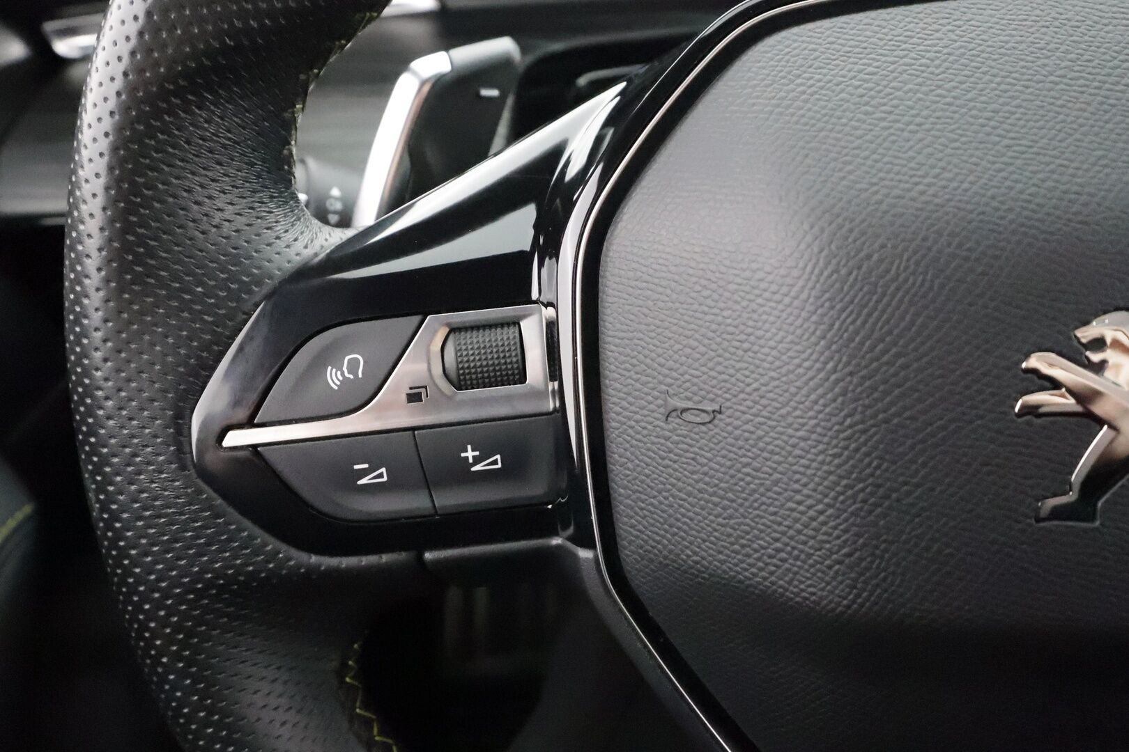 Peugeot 508 2021 SW PSE Hybrid4 360 EAT8-aut * Lasikatto / ACC / Full-LED / 360 / Focal Audio / Hierova Sportpenkki Muistilla * - Suomi-auto / Kahdet renkaat aluvanteilla - HULLUT AVAJAISHULINAT KORKOTARJOUS 3,29 %