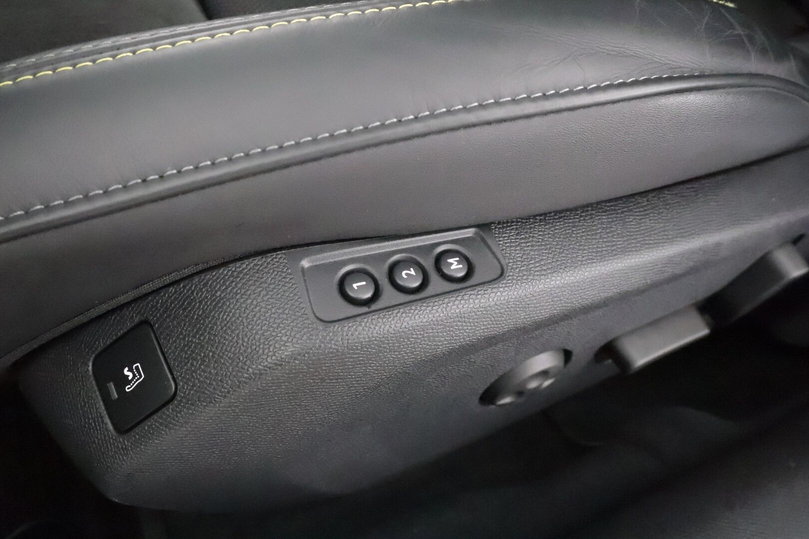 Peugeot 508 2021 SW PSE Hybrid4 360 EAT8-aut * Lasikatto / ACC / Full-LED / 360 / Focal Audio / Hierova Sportpenkki Muistilla * - Suomi-auto / Kahdet renkaat aluvanteilla