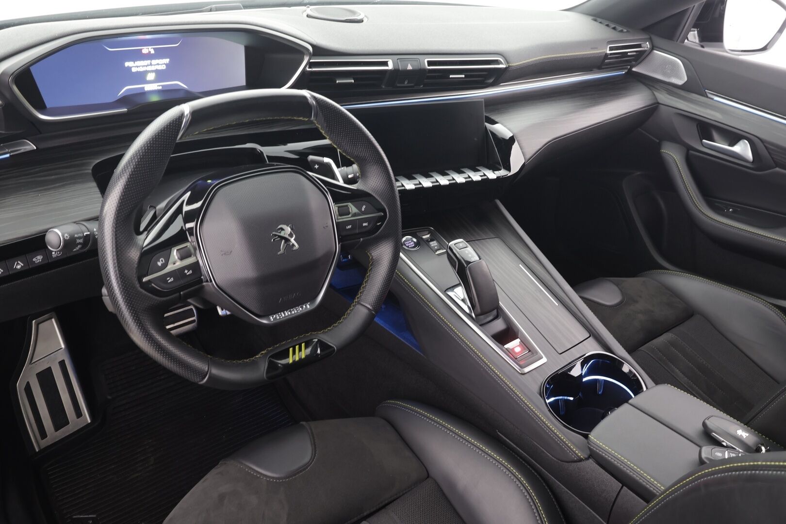 Peugeot 508 2021 SW PSE Hybrid4 360 EAT8-aut * Lasikatto / ACC / Full-LED / 360 / Focal Audio / Hierova Sportpenkki Muistilla * - Suomi-auto / Kahdet renkaat aluvanteilla