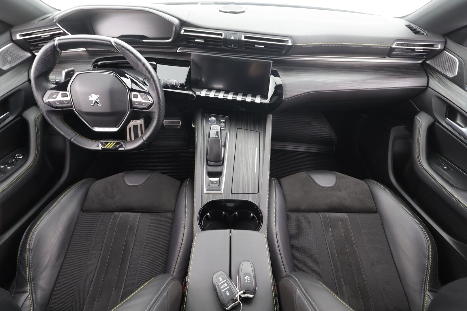 Peugeot 508 2021 SW PSE Hybrid4 360 EAT8-aut * Lasikatto / ACC / Full-LED / 360 / Focal Audio / Hierova Sportpenkki Muistilla * - Suomi-auto / Kahdet renkaat aluvanteilla