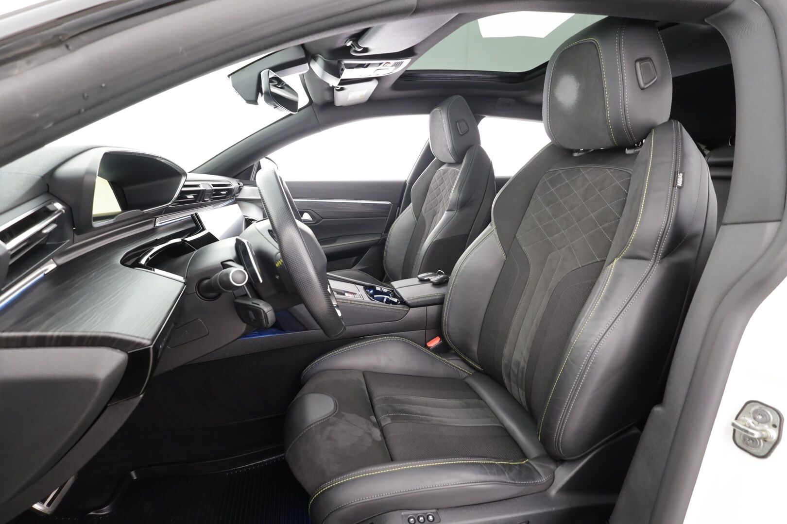 Peugeot 508 2021 SW PSE Hybrid4 360 EAT8-aut * Lasikatto / ACC / Full-LED / 360 / Focal Audio / Hierova Sportpenkki Muistilla * - Suomi-auto / Kahdet renkaat aluvanteilla - HULLUT AVAJAISHULINAT KORKOTARJOUS 3,29 %