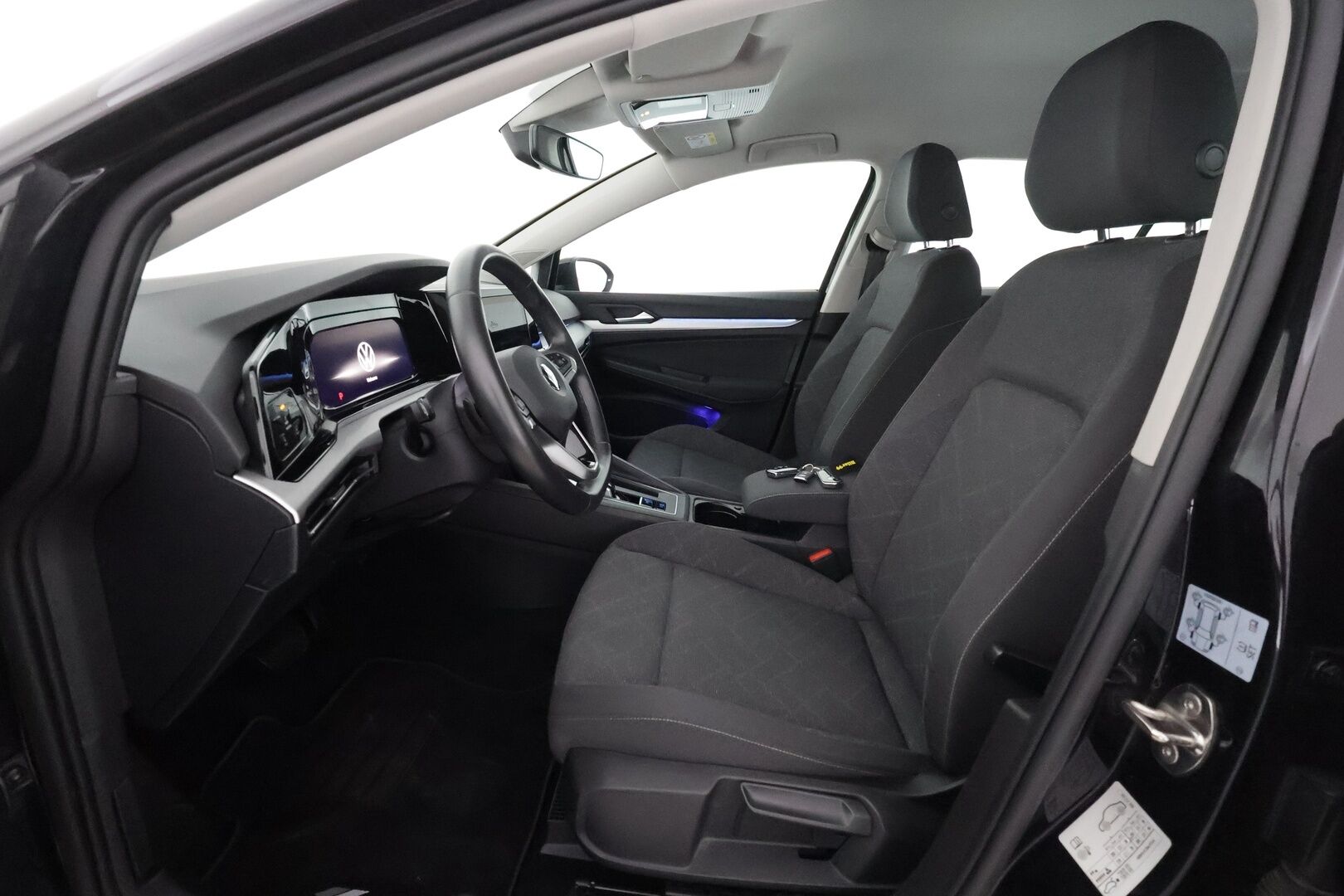 Volkswagen Golf 2022 Comfort Business 1,0 eTSI 81 kW (MHEV) DSG-automaatti **1.Om Suomi-auto / Webasto / Adapt.vakkari / P. Kamera** -  LED-valot / Digimittaristo / Kaistavahti / KeylessGO / 2x Renkaat 