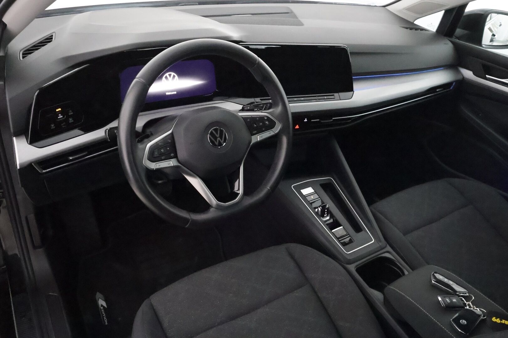 Volkswagen Golf 2022 Comfort Business 1,0 eTSI 81 kW (MHEV) DSG-automaatti **1.Om Suomi-auto / Webasto / Adapt.vakkari / P. Kamera** -  LED-valot / Digimittaristo / Kaistavahti / KeylessGO / 2x Renkaat 
