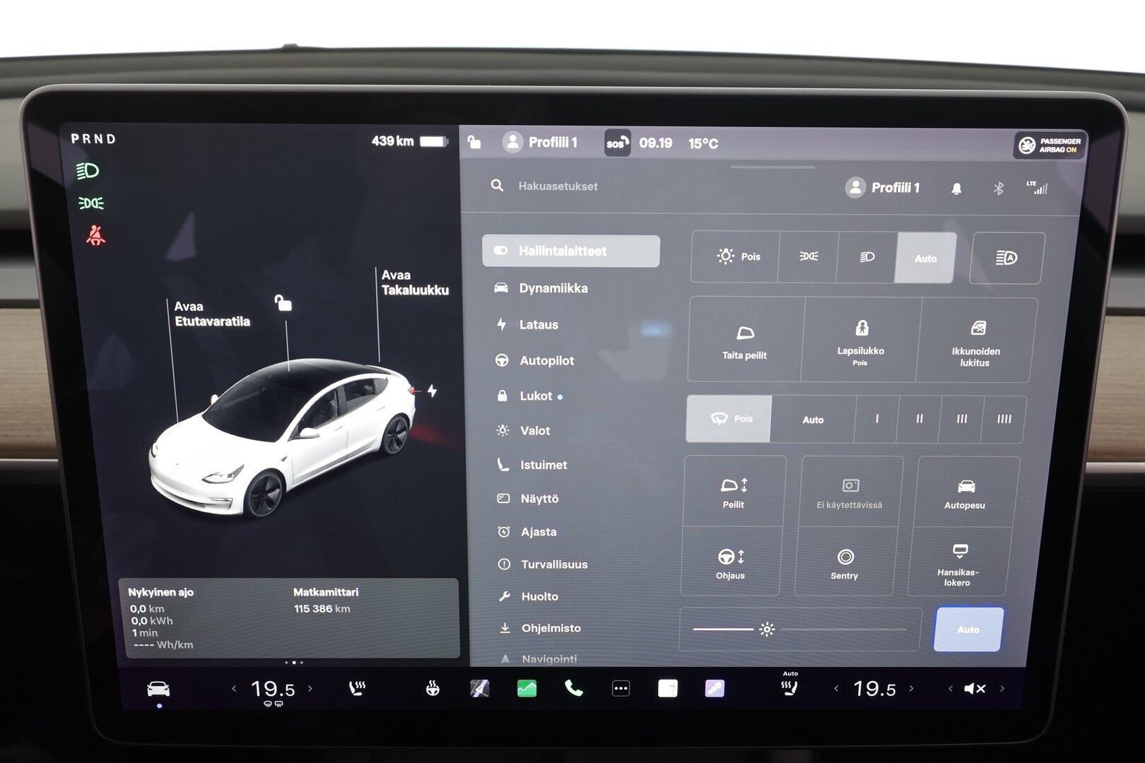 Tesla Model 3 2021 Long Range * ILP / Lasikatto / ACC / Matrix-LED / P.kamera / Muistipenkki / Premium Audio * - 1-om Suomi-auto / 2x Latauskaapelit / Kahdet renkaat aluvanteilla