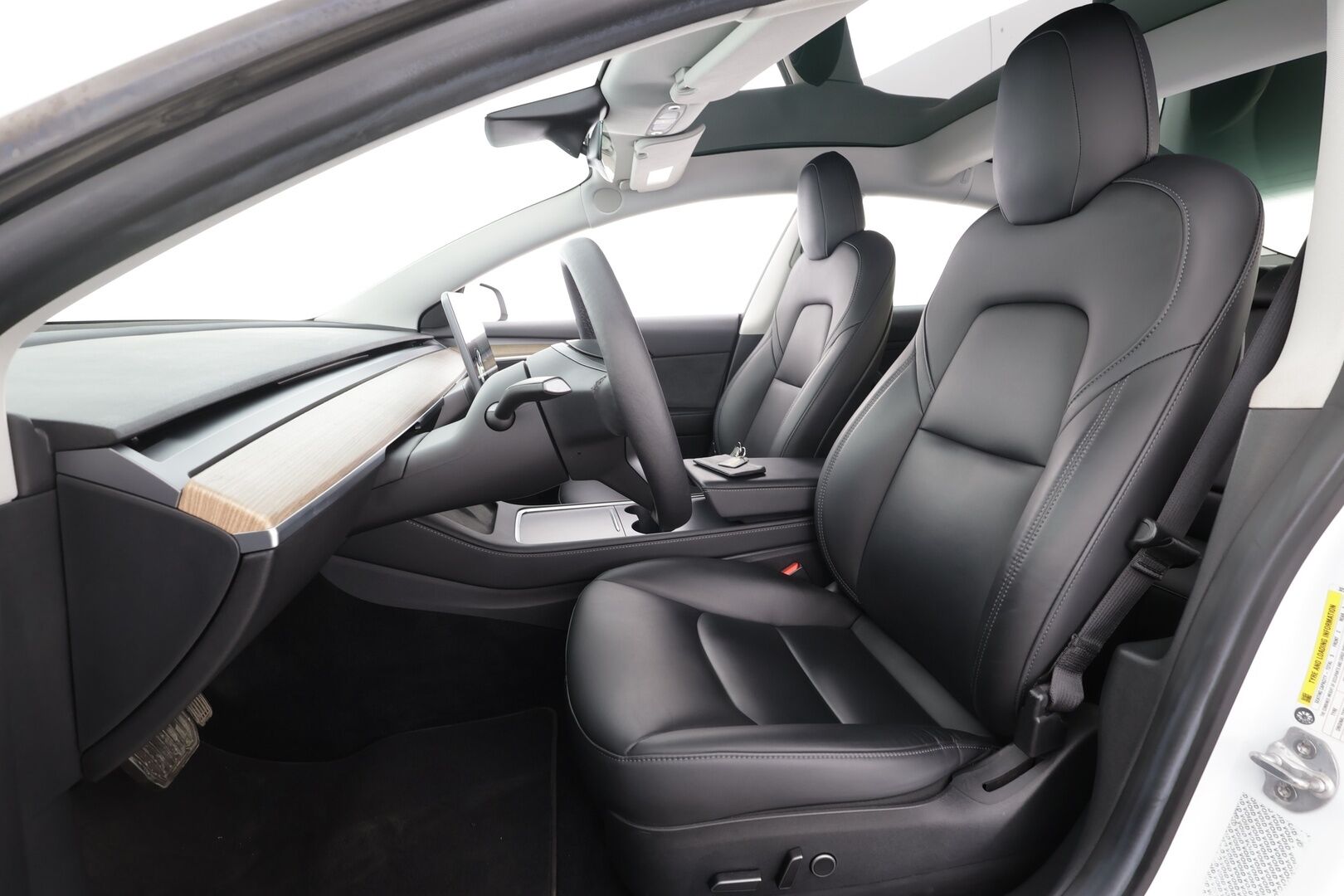 Tesla Model 3 2021 Long Range * ILP / Lasikatto / ACC / Matrix-LED / P.kamera / Muistipenkki / Premium Audio * - 1-om Suomi-auto / 2x Latauskaapelit / Kahdet renkaat aluvanteilla