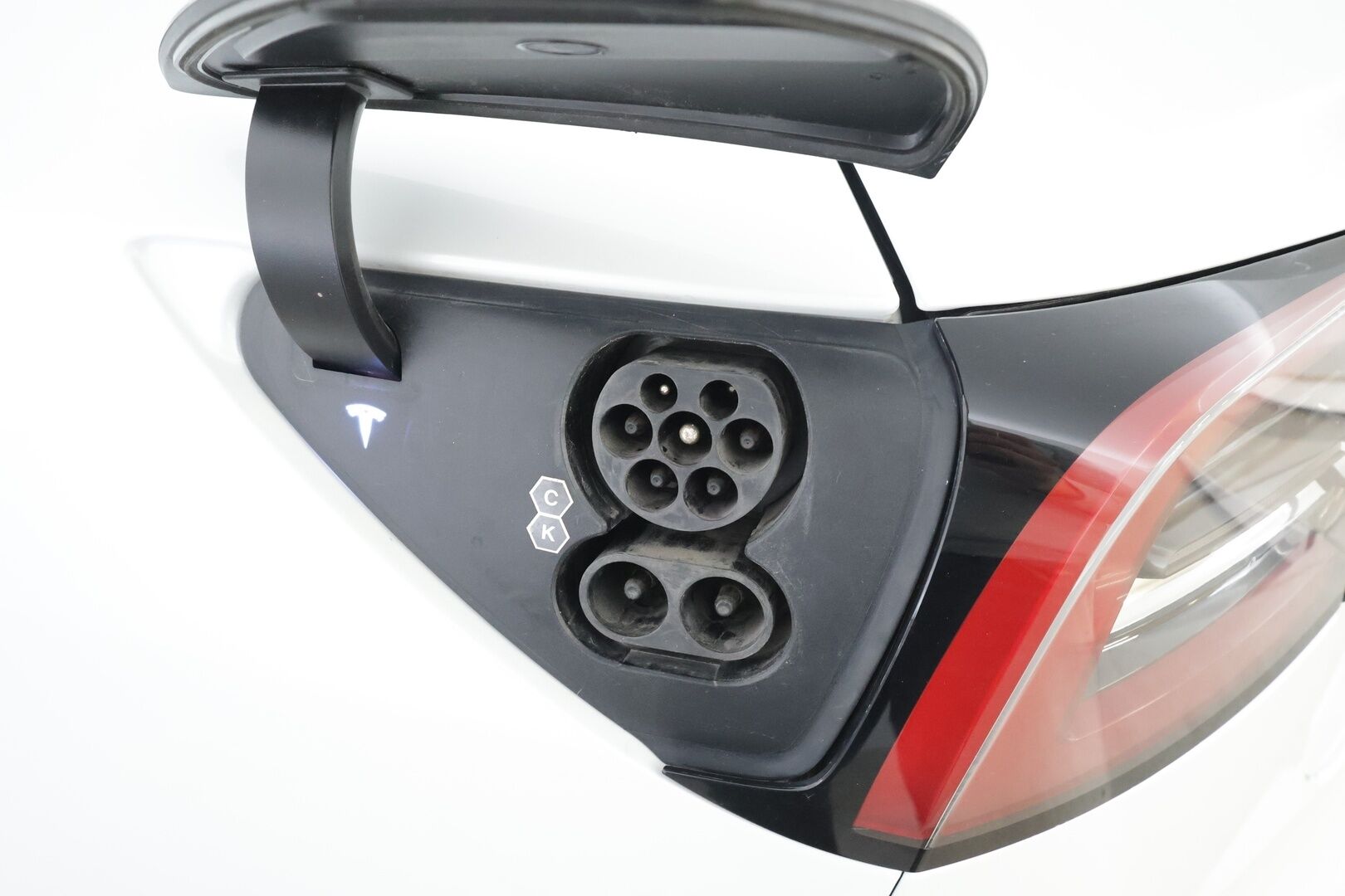 Tesla Model 3 2021 Long Range * ILP / Lasikatto / ACC / Matrix-LED / P.kamera / Muistipenkki / Premium Audio * - 1-om Suomi-auto / 2x Latauskaapelit / Kahdet renkaat aluvanteilla