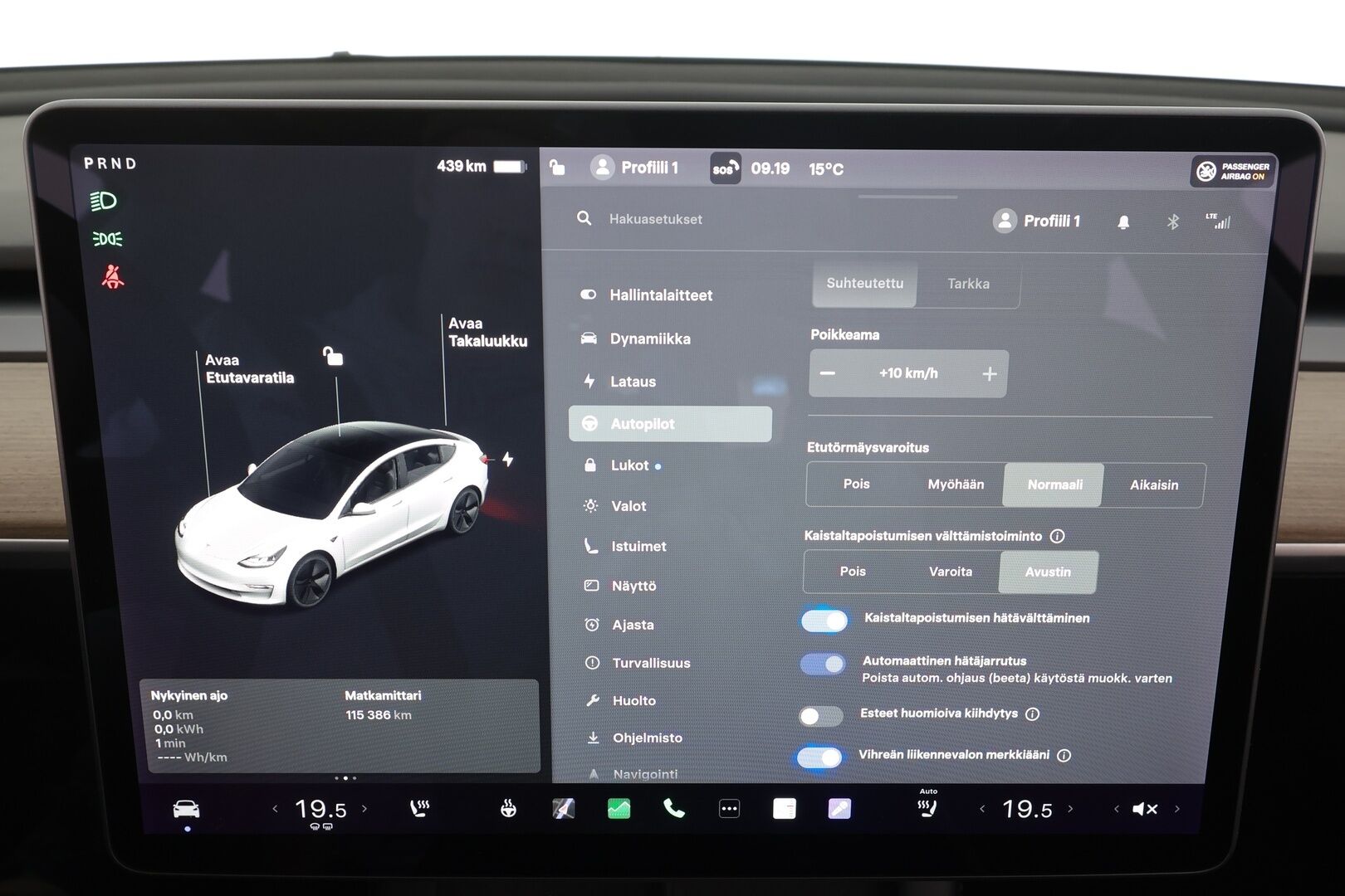 Tesla Model 3 2021 Long Range * ILP / Lasikatto / ACC / Matrix-LED / P.kamera / Muistipenkki / Premium Audio * - 1-om Suomi-auto / 2x Latauskaapelit / Kahdet renkaat aluvanteilla