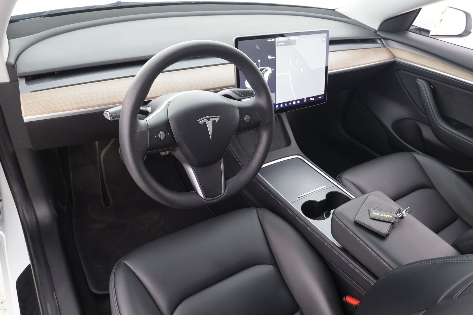 Tesla Model 3 2021 Long Range * ILP / Lasikatto / ACC / Matrix-LED / P.kamera / Muistipenkki / Premium Audio * - 1-om Suomi-auto / 2x Latauskaapelit / Kahdet renkaat aluvanteilla