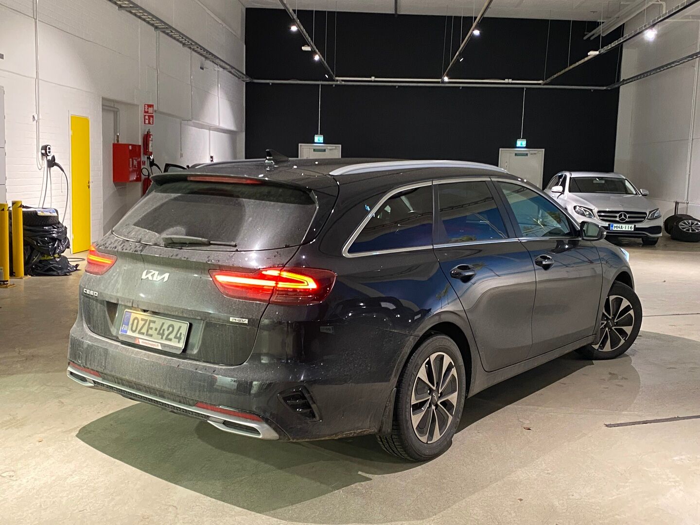 Kia Ceed 2022 1,6 GDI Plug-In Hybrid Business Premium SW DCT - | WEBASTO | 1-Omisteinen Suomi-auto | Adapt. Vakkari | Peruutuskamera | Digimittaristo | Juuri huollettu | 2x Renkaat ja vanteet | - KORKO VAIN 3,99 %