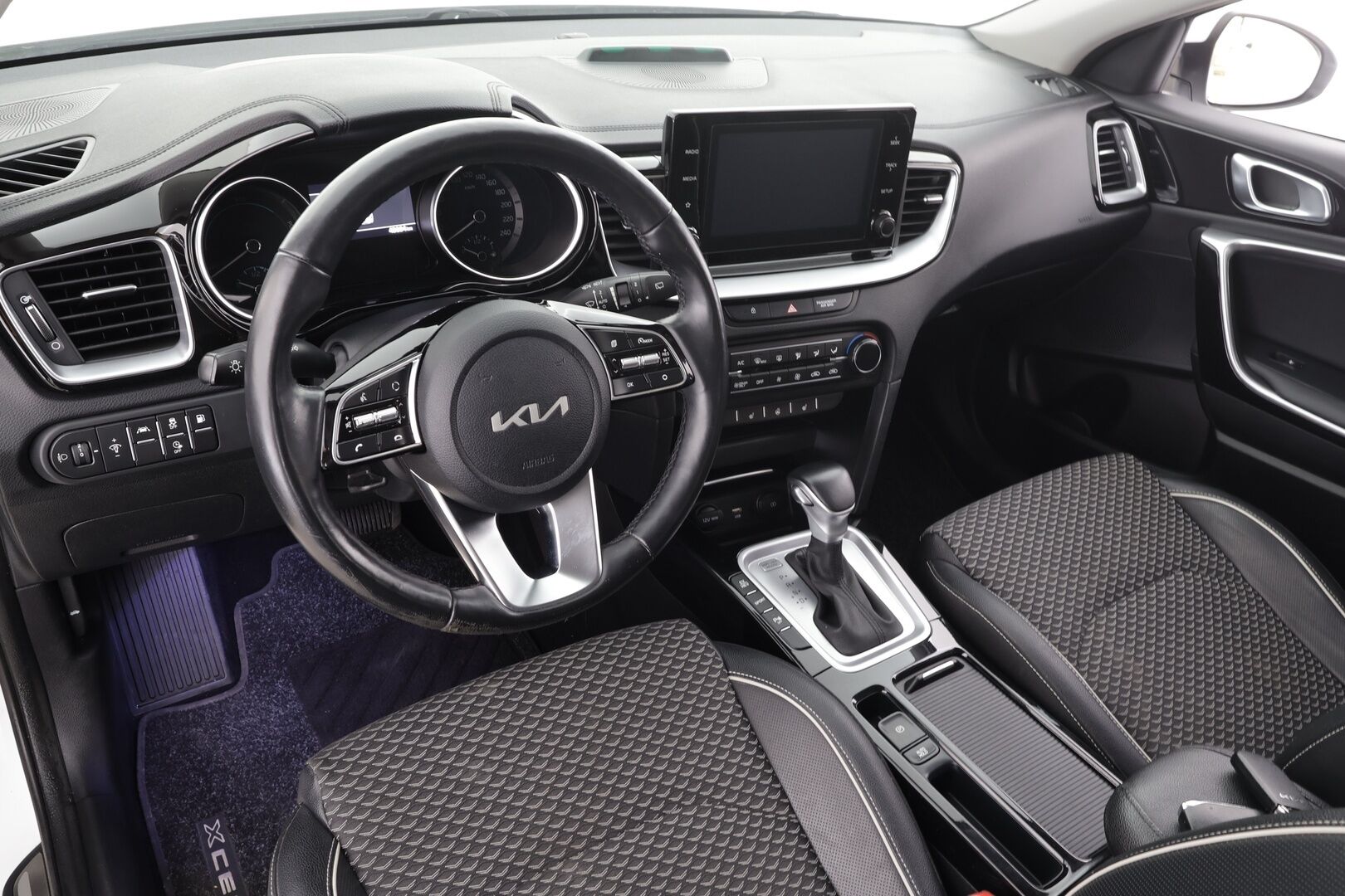 Kia XCeed 2022 1,6 GDI Plug-In Hybrid EX DCT * Vakkari / P.kamera / LED / Puolinahat / KeylessGo / Ratinlämmitin * - 1.Om Suomi-auto / Kahdet renkaat aluvanteilla / Merkkihuollettu / Juuri katsastettu