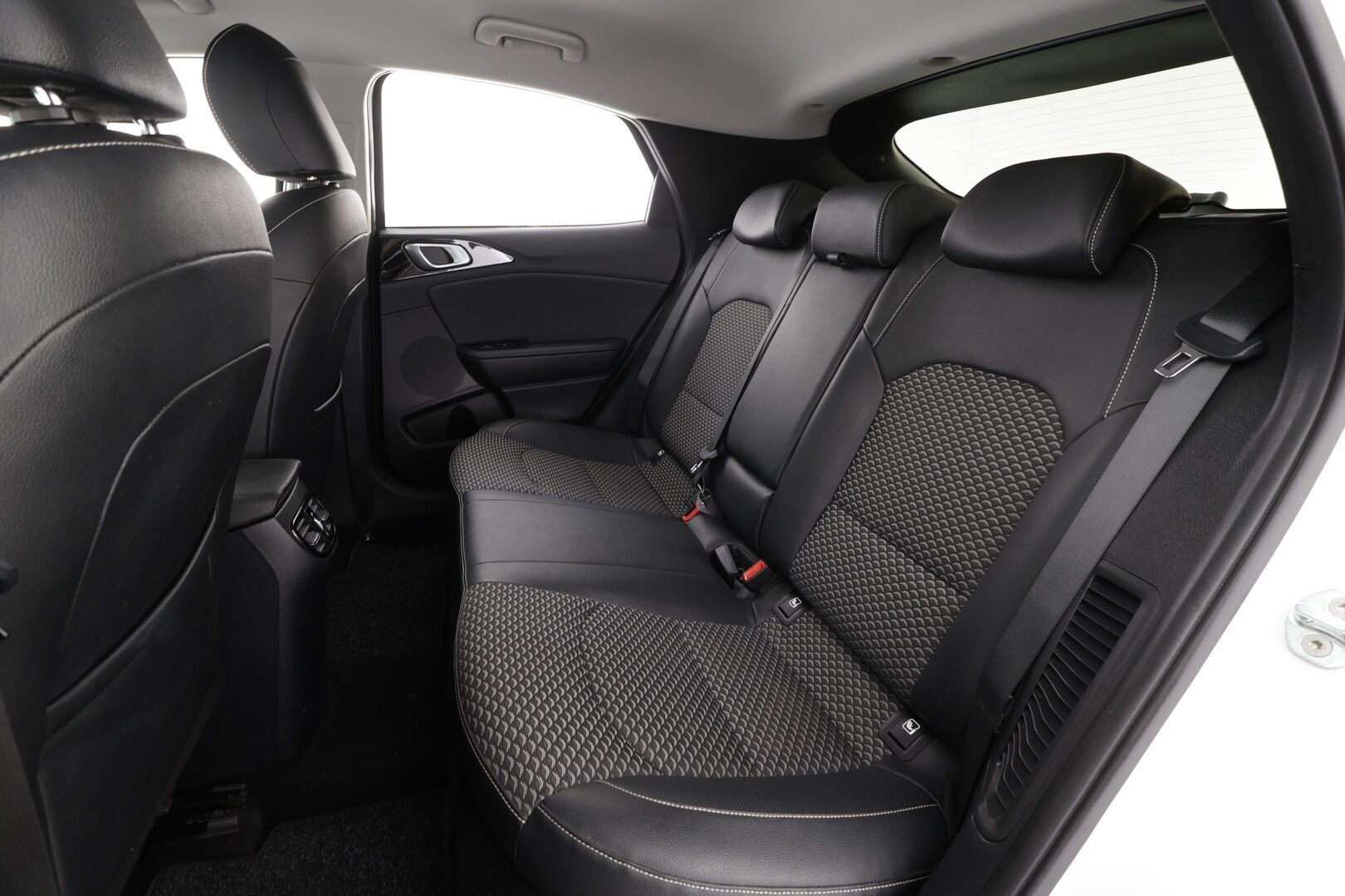 Kia XCeed 2022 1,6 GDI Plug-In Hybrid EX DCT * Vakkari / P.kamera / LED / Puolinahat / KeylessGo / Ratinlämmitin * - 1.Om Suomi-auto / Kahdet renkaat aluvanteilla / Merkkihuollettu / Juuri katsastettu