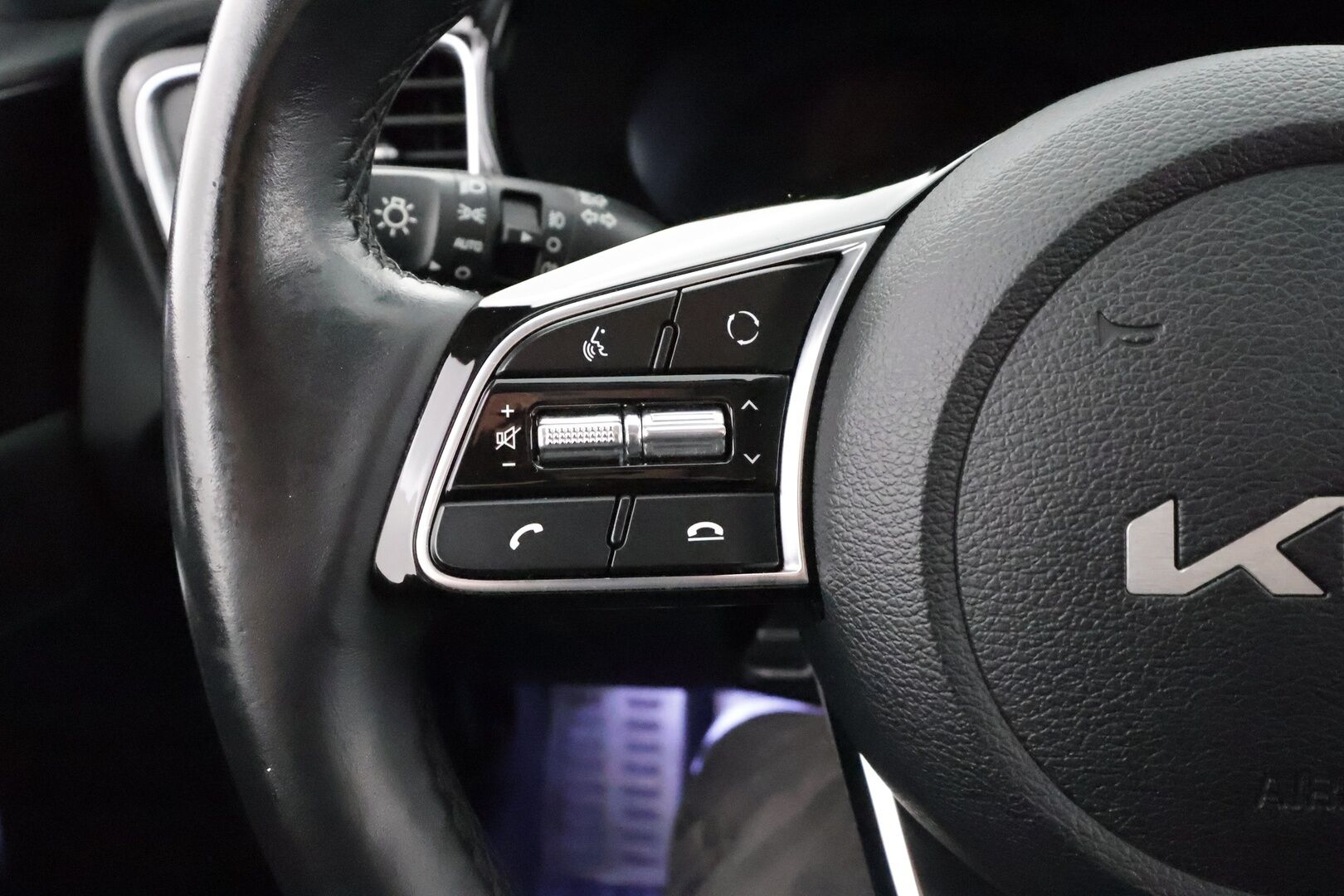 Kia XCeed 2022 1,6 GDI Plug-In Hybrid Business Premium DCT * ACC / Puolinahat / P.kamera / Navi / LED / Sähköluukku / Keyless * - 1.Om Suomi-auto / Kahdet renkaat aluvanteilla / Merkkihuollettu - HULLUT AVAJAISHULINAT KORKOTARJOUS 3,29 %