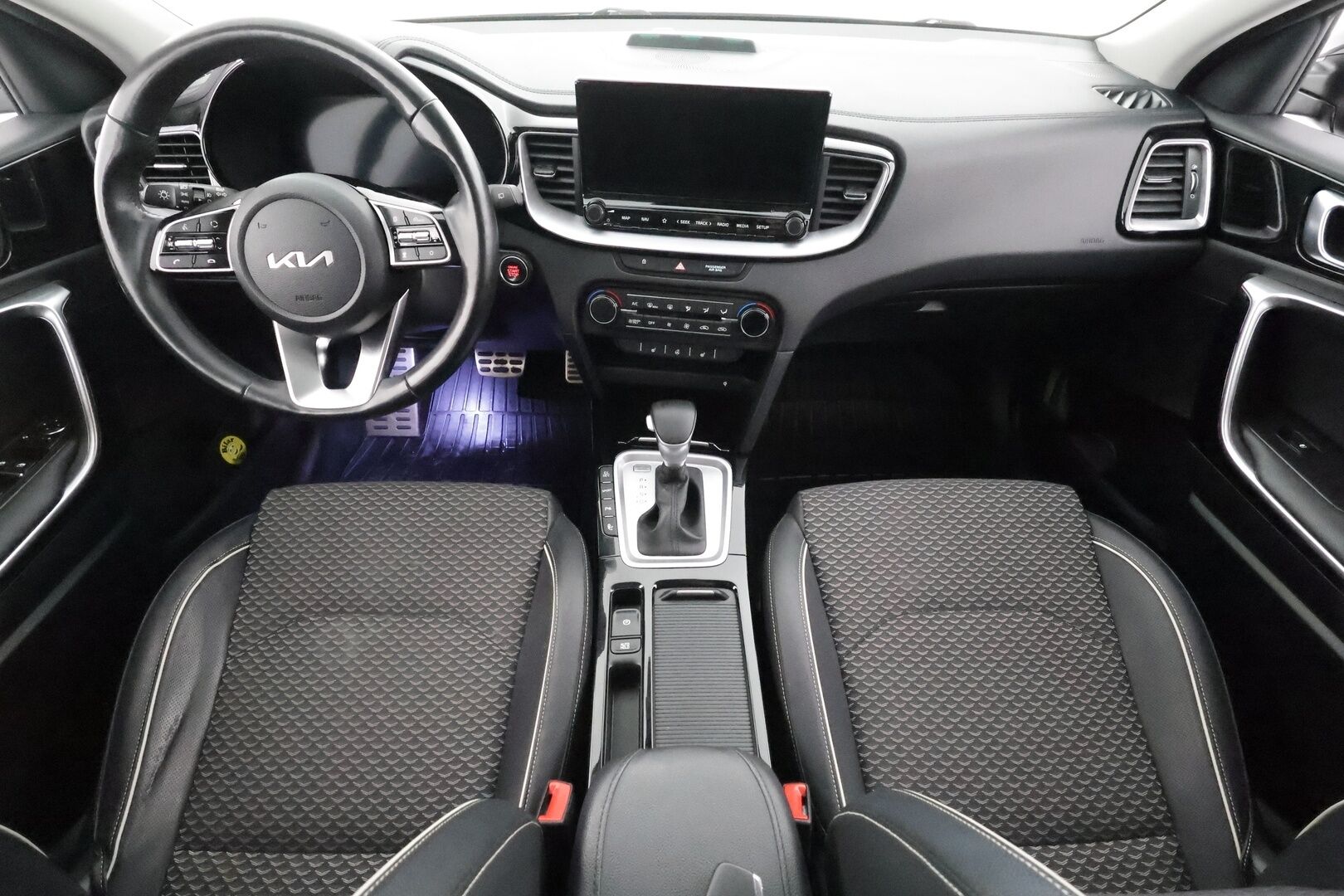 Kia XCeed 2022 1,6 GDI Plug-In Hybrid Business Premium DCT * ACC / Puolinahat / P.kamera / Navi / LED / Sähköluukku / Keyless * - 1.Om Suomi-auto / Kahdet renkaat aluvanteilla / Merkkihuollettu - HULLUT AVAJAISHULINAT KORKOTARJOUS 3,29 %