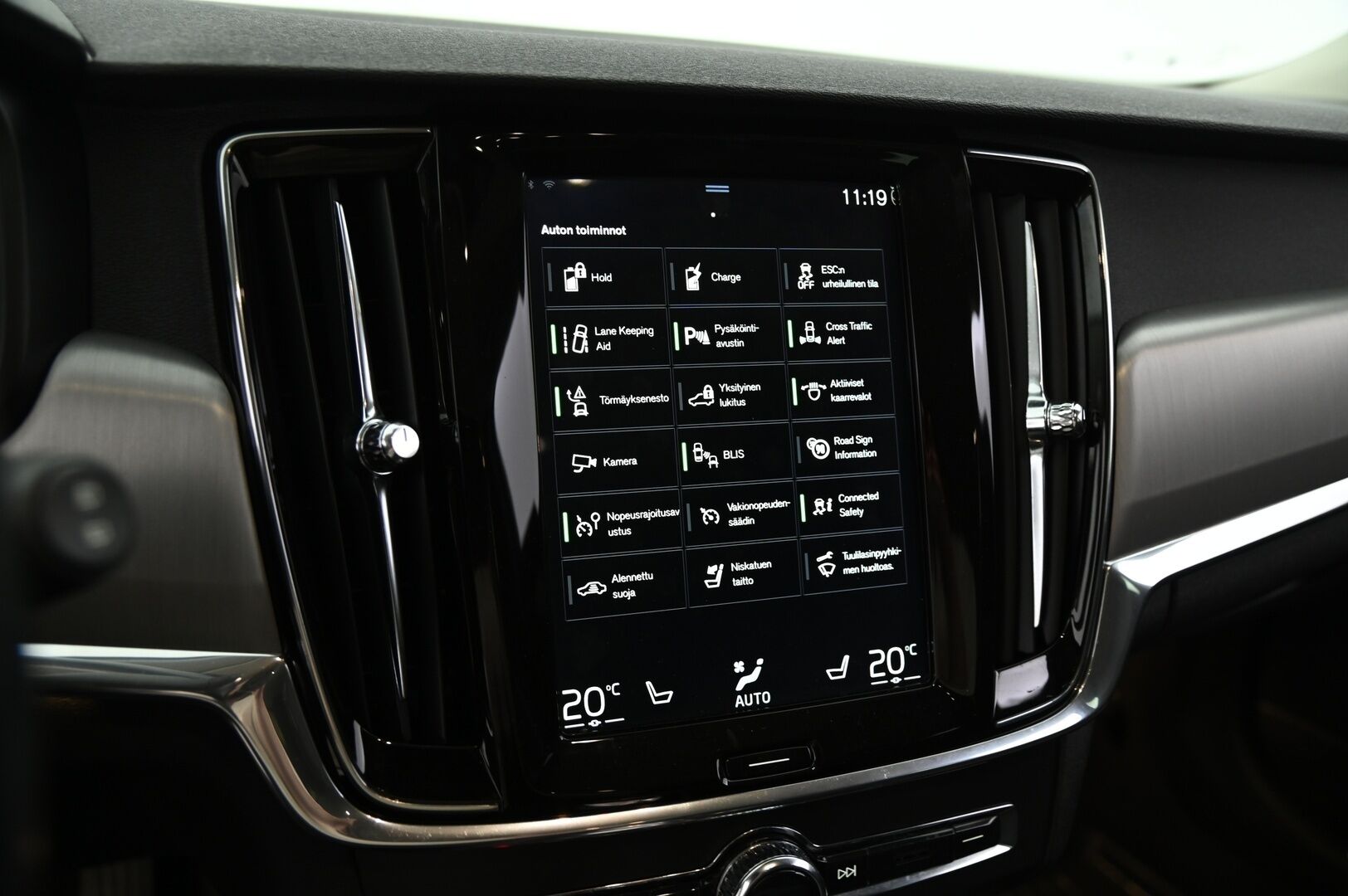 Volvo V90 2018 T8 AWD Momentum aut *Adapt.vakkari / BLIS / VOC / P.kamera / Navi / Koukku*