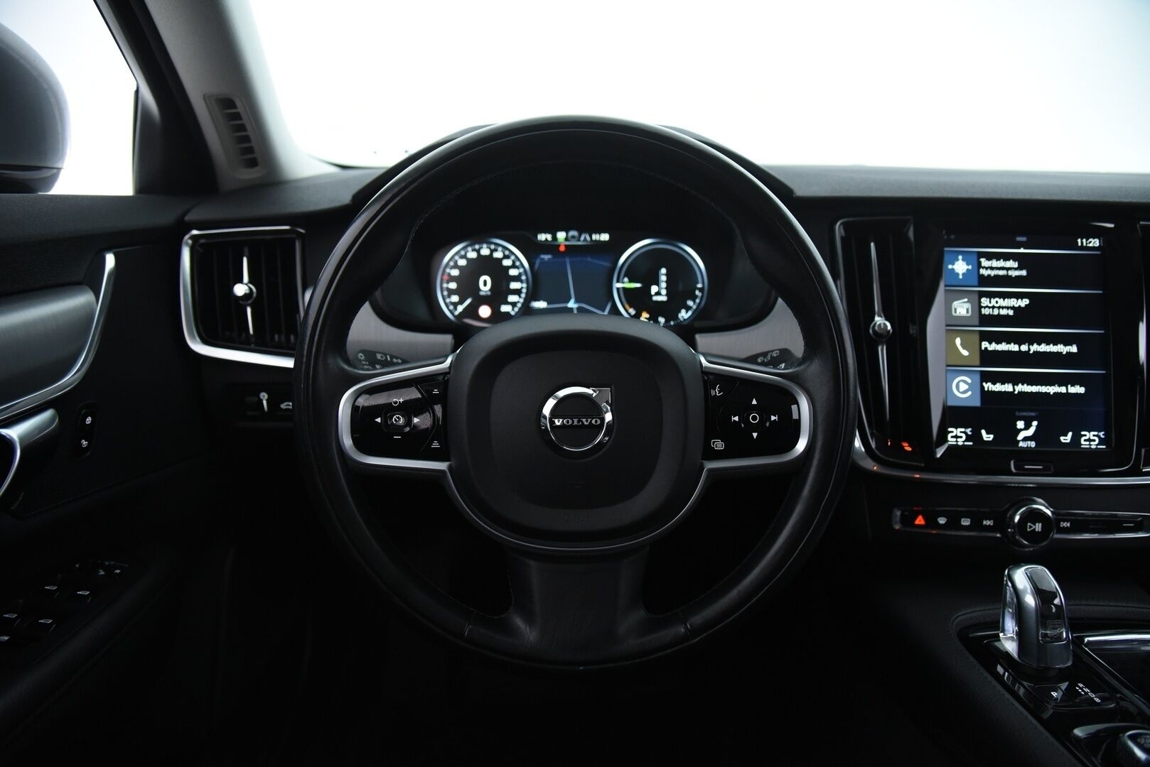 Volvo V90 2018 T8 AWD Momentum aut *Adapt.vakkari / BLIS / VOC / P.kamera / Navi / Koukku*