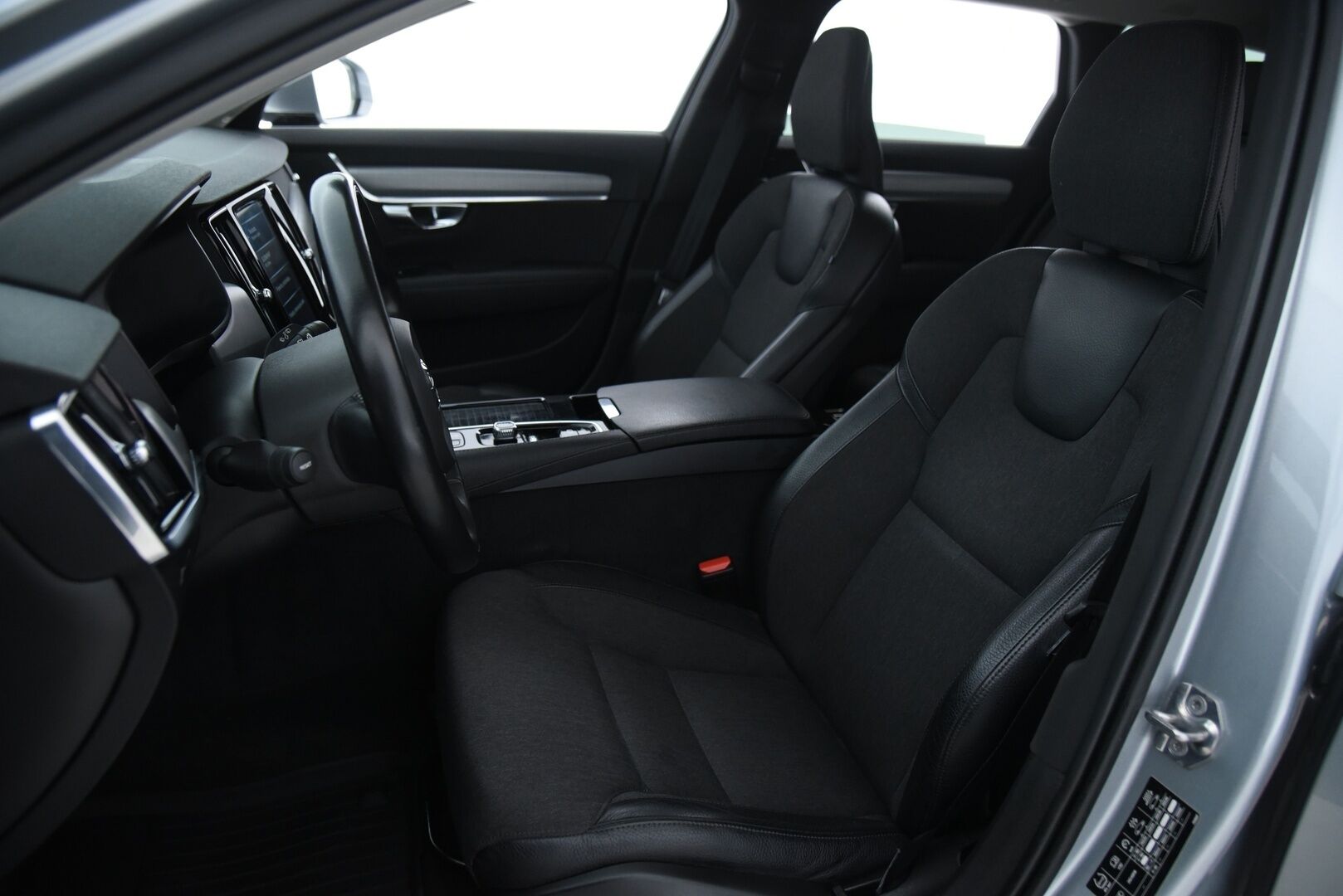 Volvo V90 2018 T8 AWD Momentum aut *Adapt.vakkari / BLIS / VOC / P.kamera / Navi / Koukku*