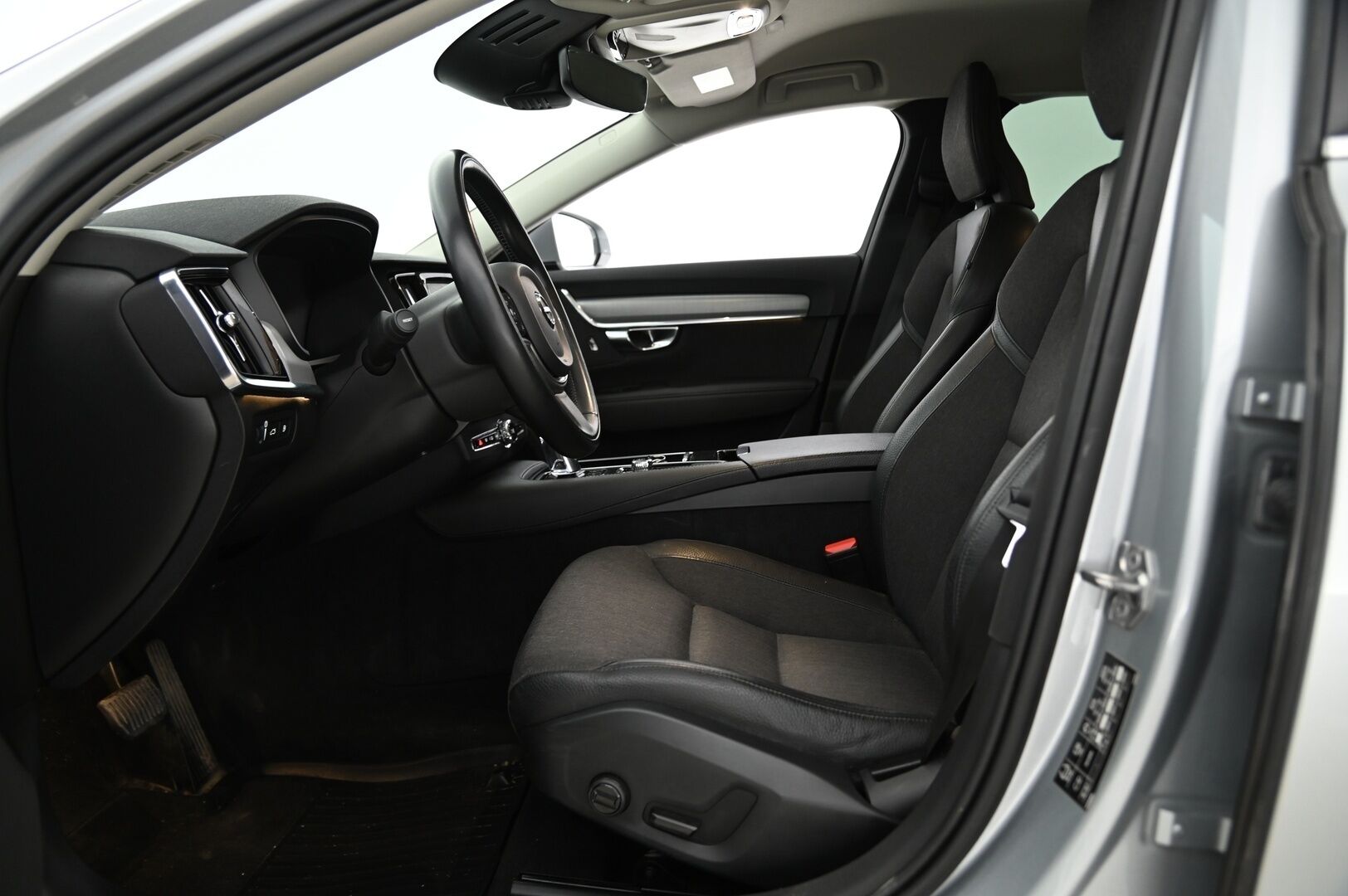 Volvo V90 2018 T8 AWD Momentum aut *Adapt.vakkari / BLIS / VOC / P.kamera / Navi / Koukku*