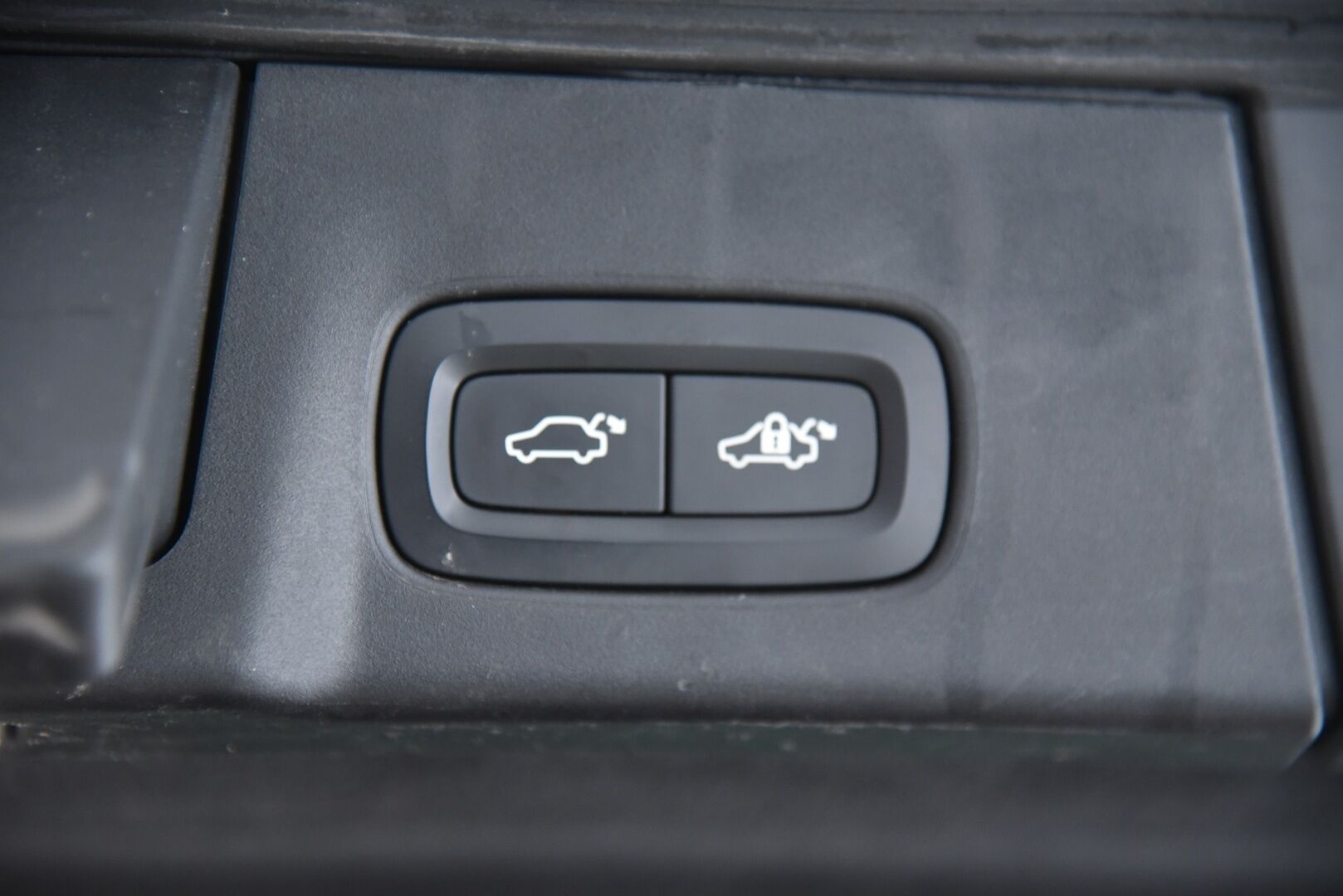 Volvo V90 2018 T8 AWD Momentum aut *Adapt.vakkari / BLIS / VOC / P.kamera / Navi / Koukku*