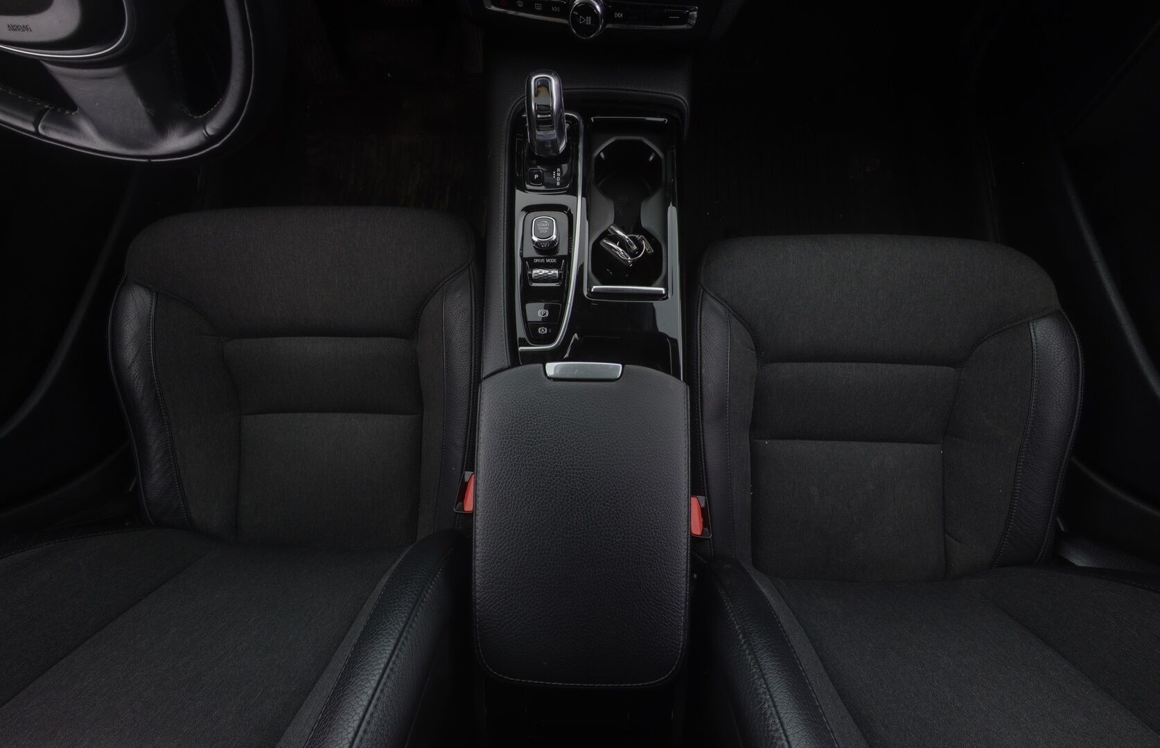 Volvo V90 2018 T8 AWD Momentum aut *Adapt.vakkari / BLIS / VOC / P.kamera / Navi / Koukku*