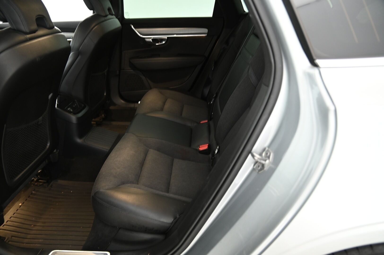 Volvo V90 2018 T8 AWD Momentum aut *Adapt.vakkari / BLIS / VOC / P.kamera / Navi / Koukku*