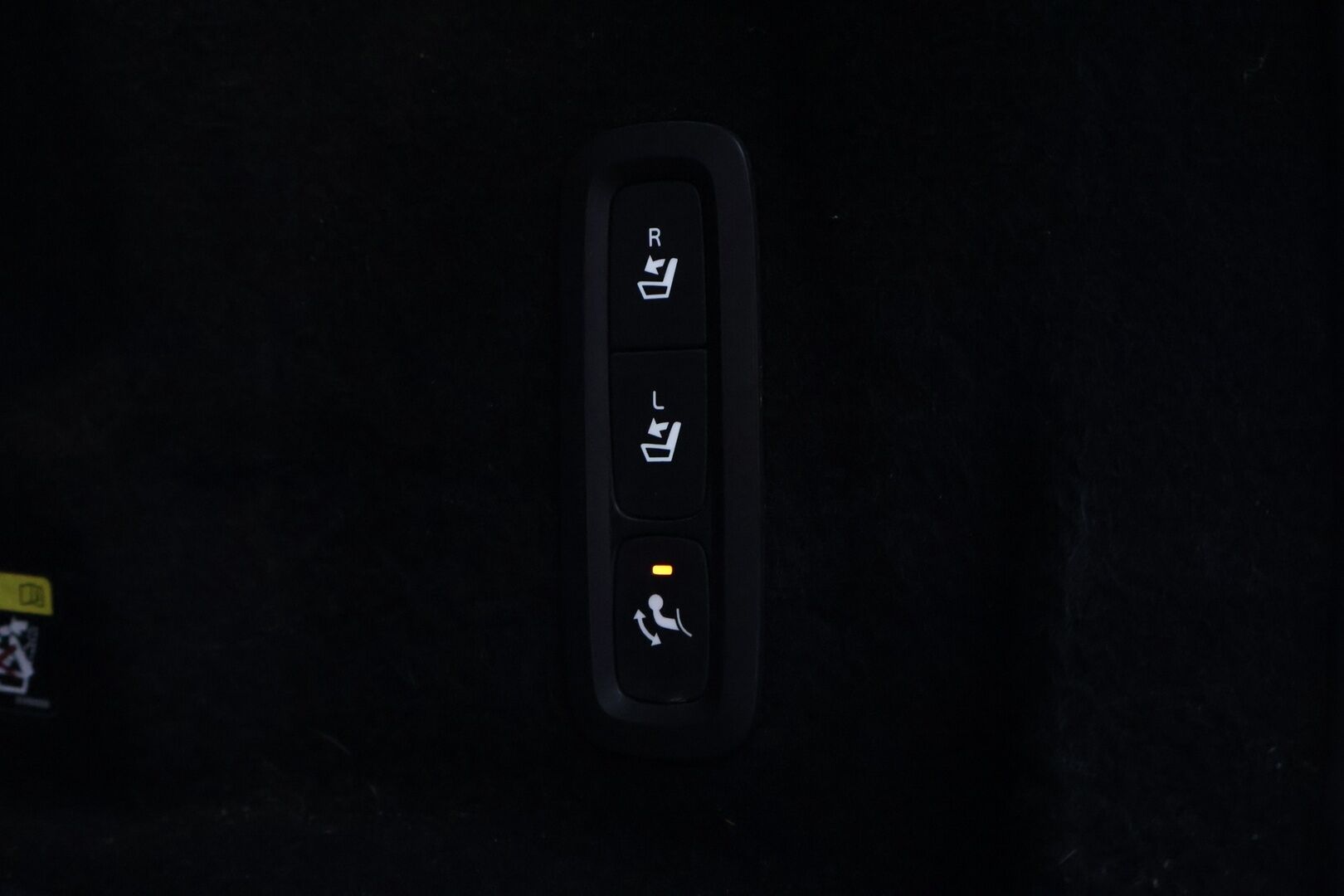 Volvo XC60 2019 T8 AWD R-Design aut* ALV / Webasto / VOC / Pilot assist / Panorama / Vetokoukku / Nahat / Keyless GO / P. tutkat* - SOH 77% / Vasta katsastettu ja huollettu / Talveksi Nokian Hakkapelitta 10 SUV nastat / Kaukovaloautomatiikka/ Ratinlämmitin 