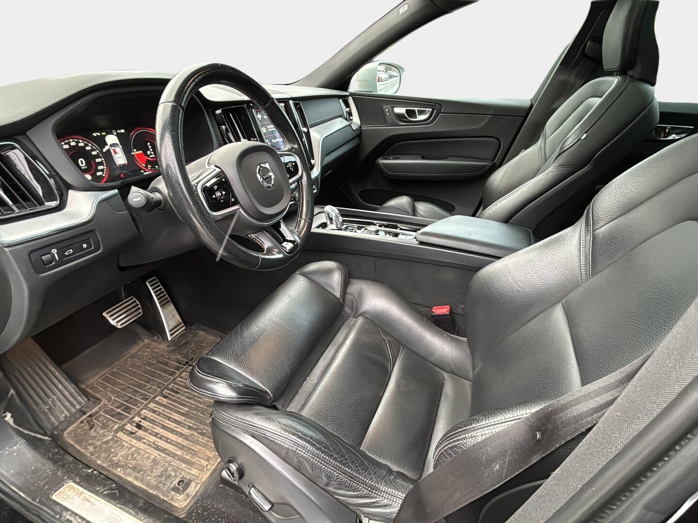 Volvo XC60 2019 T8 AWD R-Design aut* ALV / Webasto / VOC / Pilot assist / Panorama / Vetokoukku / Nahat / Keyless GO / P. tutkat* - SOH 77% / Vasta katsastettu ja huollettu / Talveksi Nokian Hakkapelitta 10 SUV nastat / Kaukovaloautomatiikka/ Ratinlämmitin - Osta nyt, maksa vasta ensi vuonna