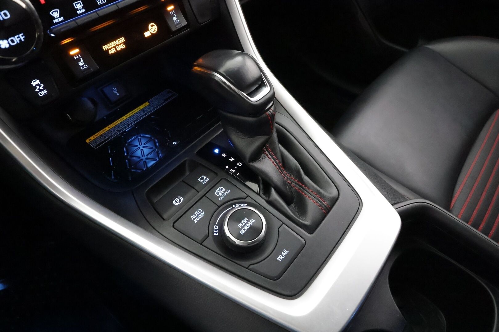 Toyota RAV4 Plug-in 2021 Hybrid 2,5 AWD-i Intense Business * ACC/ Koukku / LED / P.Kamera / Sähköpenkki / Navi / Keyless * - JBL / HUD / Suomi-auto / Kahdet renkaat aluvanteilla / 2x Latauskaapelit / Merkkihuollot