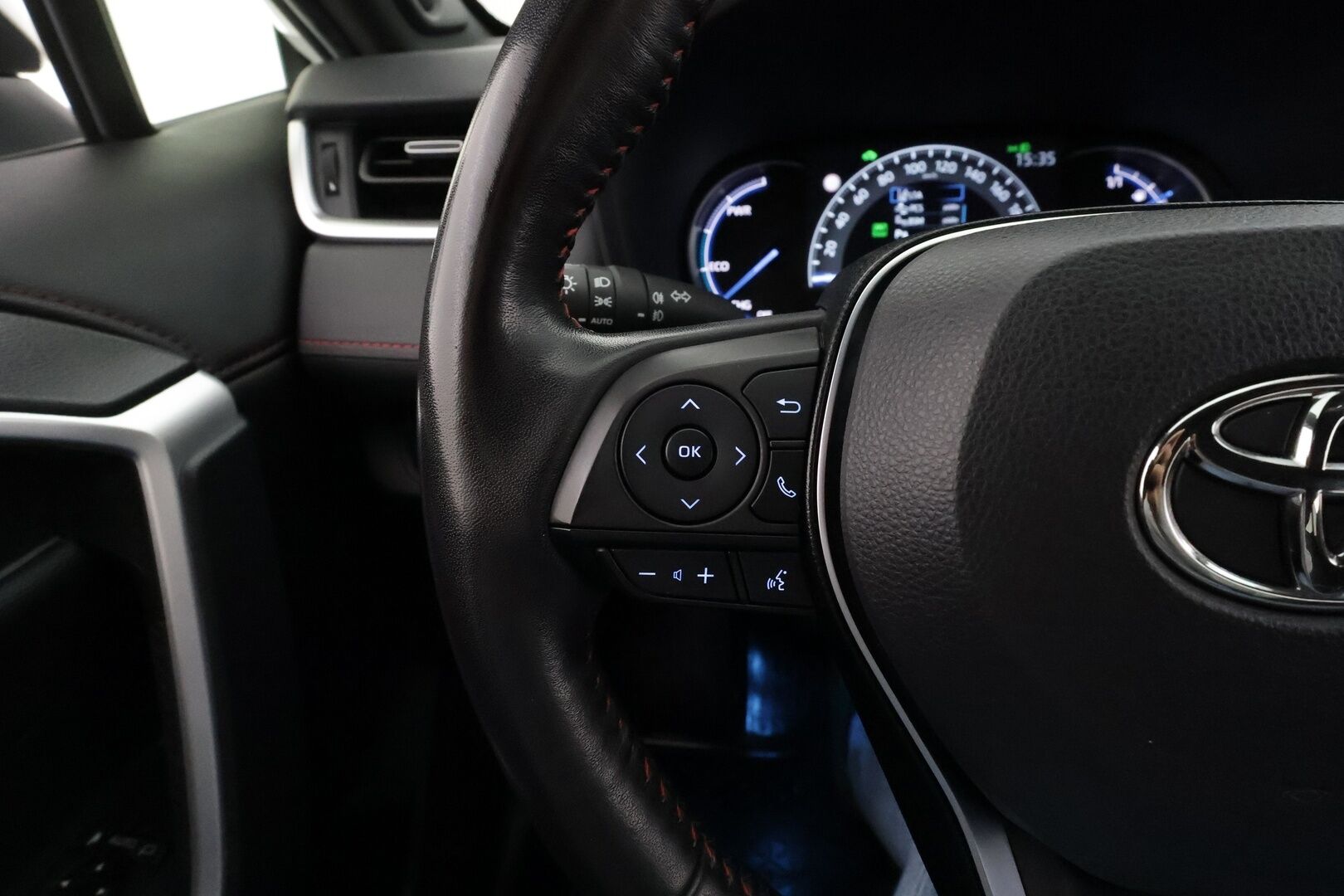 Toyota RAV4 Plug-in 2021 Hybrid 2,5 AWD-i Intense Business * ACC/ Koukku / LED / P.Kamera / Sähköpenkki / Navi / Keyless * - JBL / HUD / Suomi-auto / Kahdet renkaat aluvanteilla / 2x Latauskaapelit / Merkkihuollot