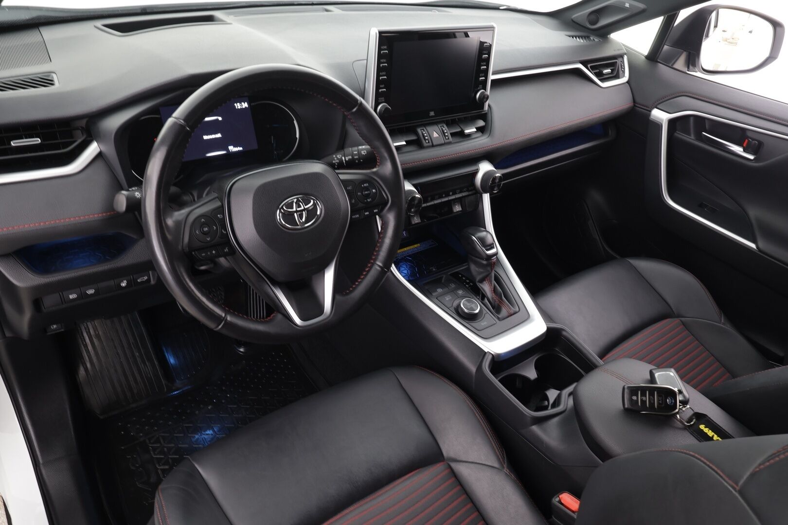 Toyota RAV4 Plug-in 2021 Hybrid 2,5 AWD-i Intense Business * ACC/ Koukku / LED / P.Kamera / Sähköpenkki / Navi / Keyless * - JBL / HUD / Suomi-auto / Kahdet renkaat aluvanteilla / 2x Latauskaapelit / Merkkihuollot