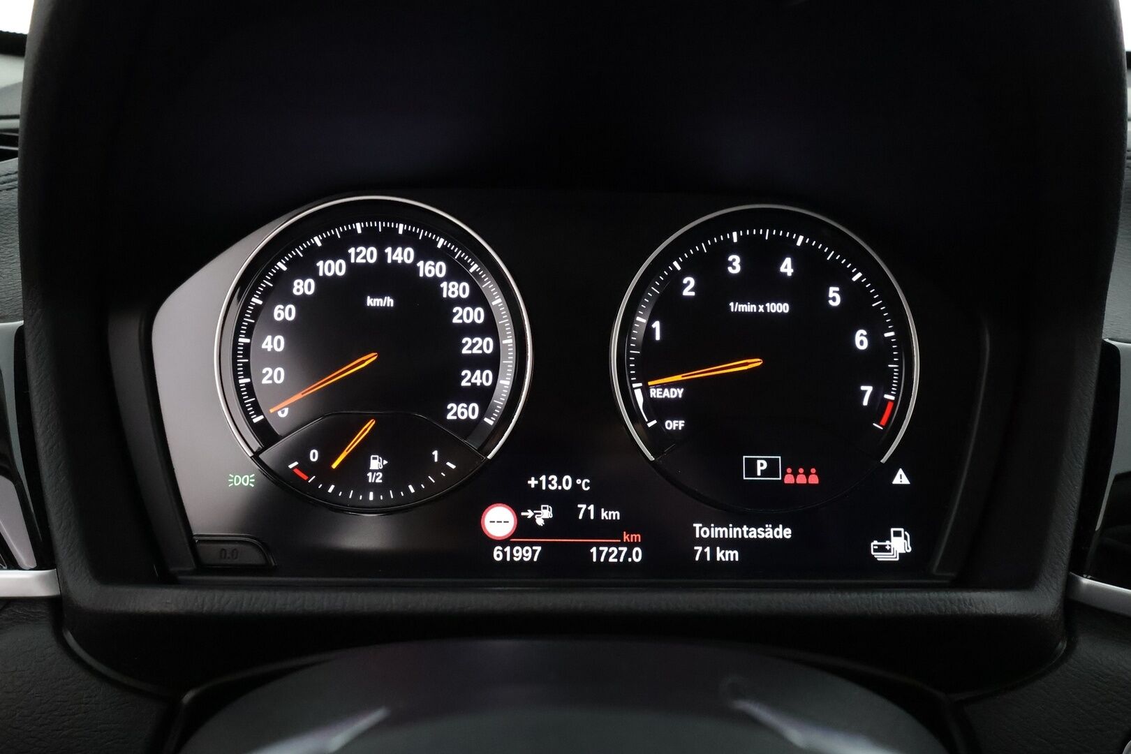 BMW X1 2022 F48 xDrive25e A Charged Edition Sport * HUD / P.kamera / Comfort Access / Puolinahkasisusta / LED / Navi / Sähköluukku * - 1.Om Suomi-auto / Akku kuntotarkastettu SoH 94,2% / Kahdet renkaat aluvanteilla - HULLUT AVAJAISHULINAT KORKOTARJOUS 3,29 %