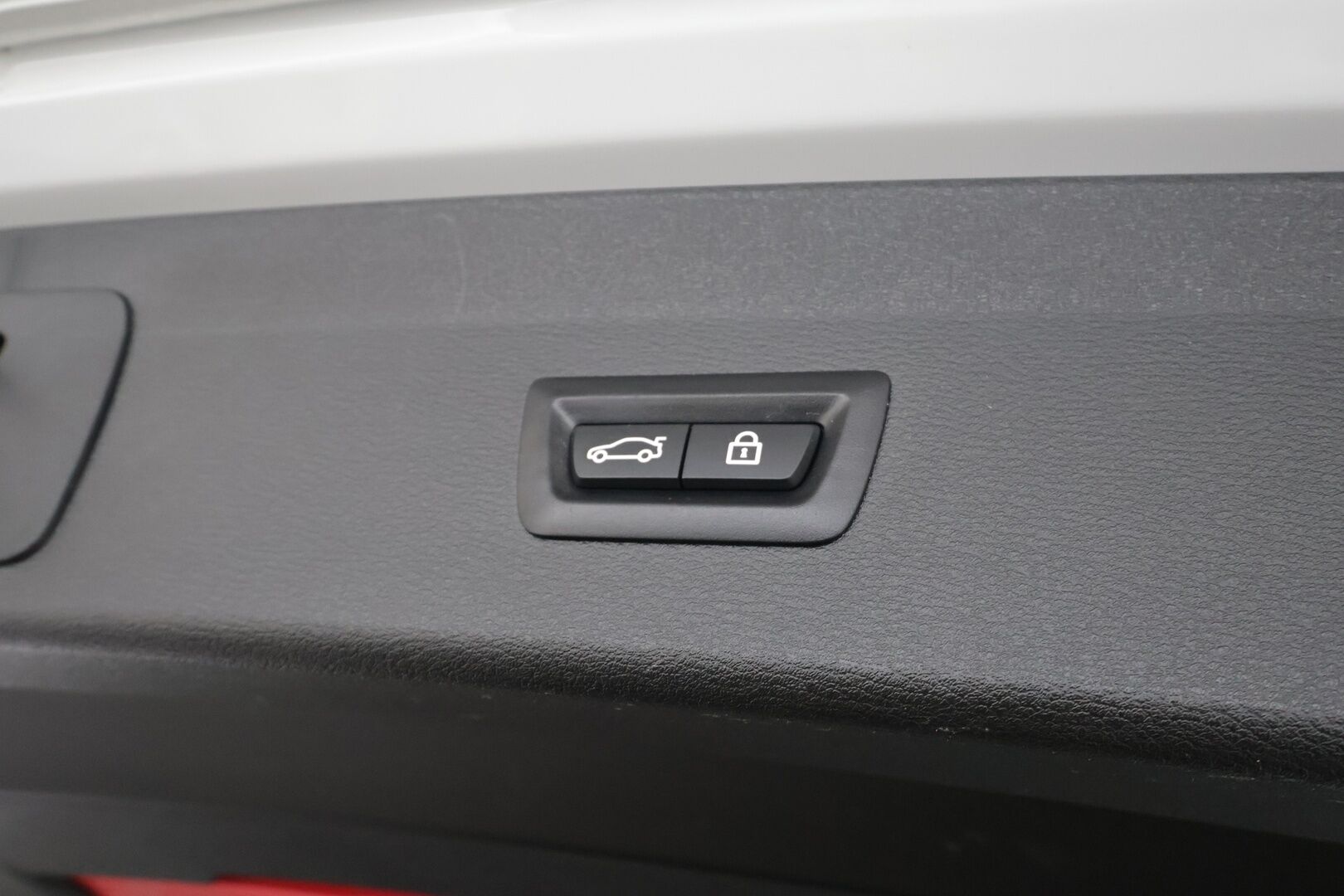 BMW X1 2022 F48 xDrive25e A Charged Edition Sport * HUD / P.kamera / Comfort Access / Puolinahat / LED / Navi / Sähköluukku * - 1.Om Suomi-auto / Akku kuntotarkastettu SoH 94,2% / Kahdet renkaat aluvanteilla