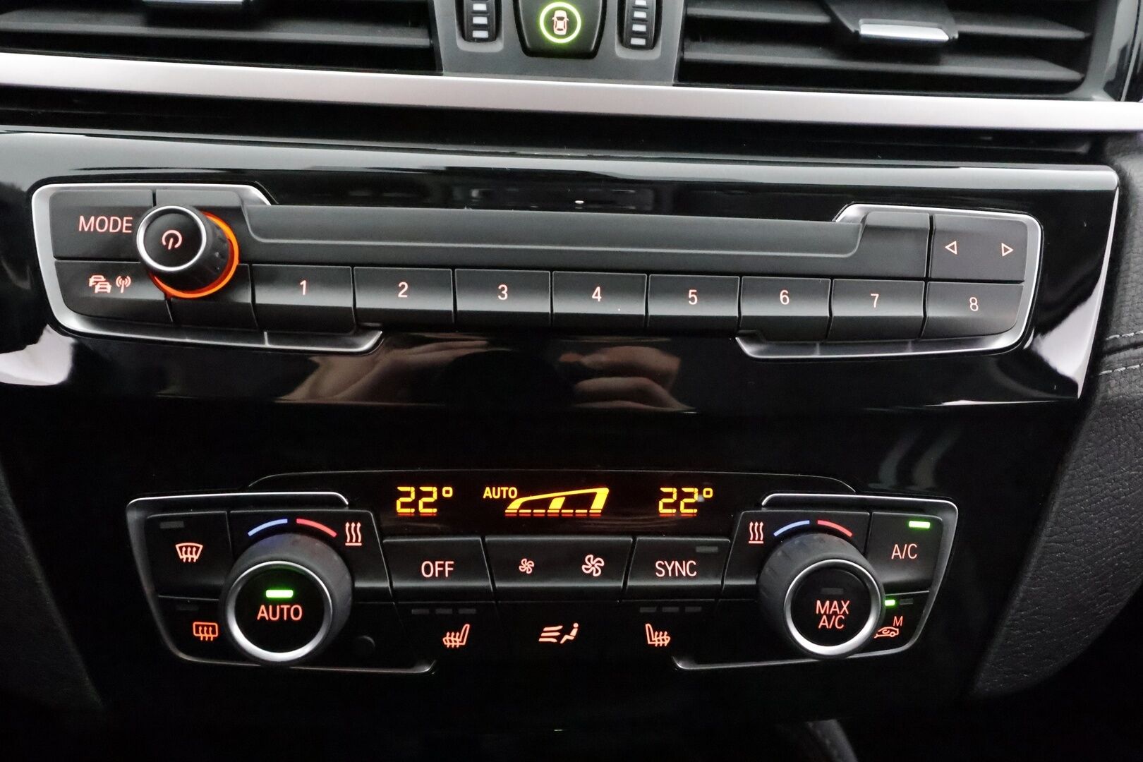 BMW X1 2022 F48 xDrive25e A Charged Edition Sport * HUD / P.kamera / Comfort Access / Puolinahkasisusta / LED / Navi / Sähköluukku * - 1.Om Suomi-auto / Akku kuntotarkastettu SoH 94,2% / Kahdet renkaat aluvanteilla - HULLUT AVAJAISHULINAT KORKOTARJOUS 3,29 %