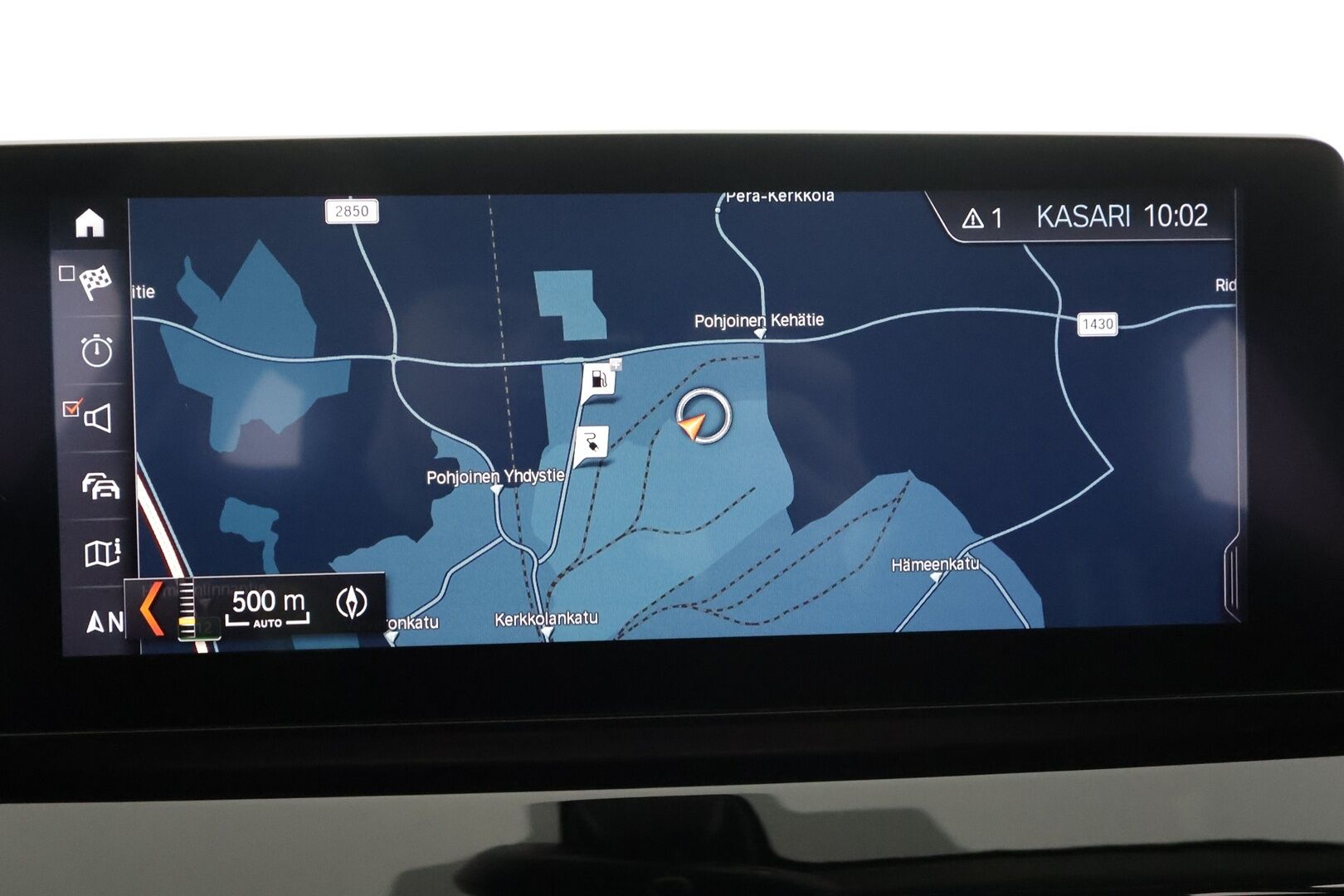 BMW X1 2022 F48 xDrive25e A Charged Edition Sport * HUD / P.kamera / Comfort Access / Puolinahat / LED / Navi / Sähköluukku * - 1.Om Suomi-auto / Akku kuntotarkastettu SoH 94,2% / Kahdet renkaat aluvanteilla