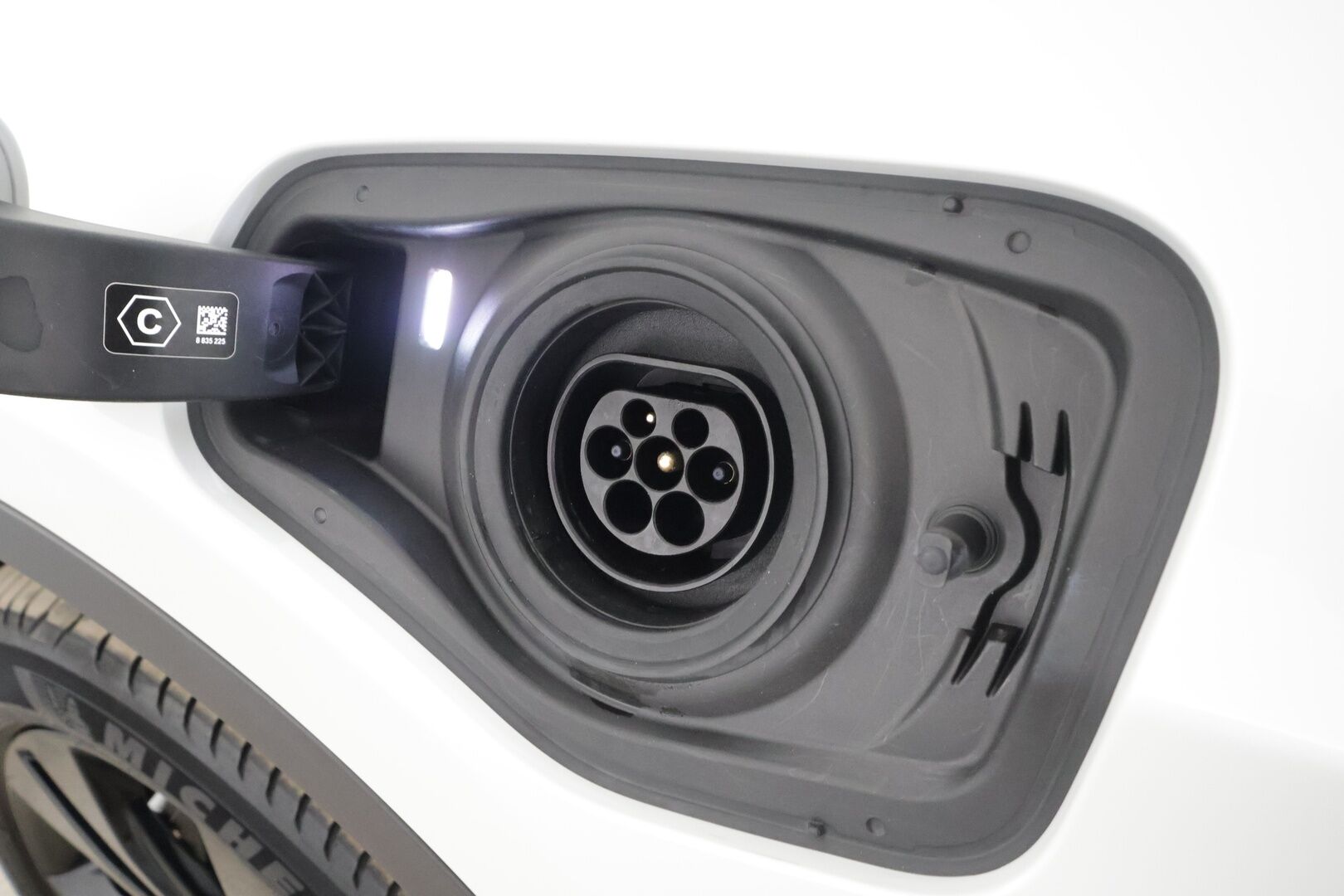 BMW X1 2022 F48 xDrive25e A Charged Edition Sport * HUD / P.kamera / Comfort Access / Puolinahat / LED / Navi / Sähköluukku * - 1.Om Suomi-auto / Akku kuntotarkastettu SoH 94,2% / Kahdet renkaat aluvanteilla