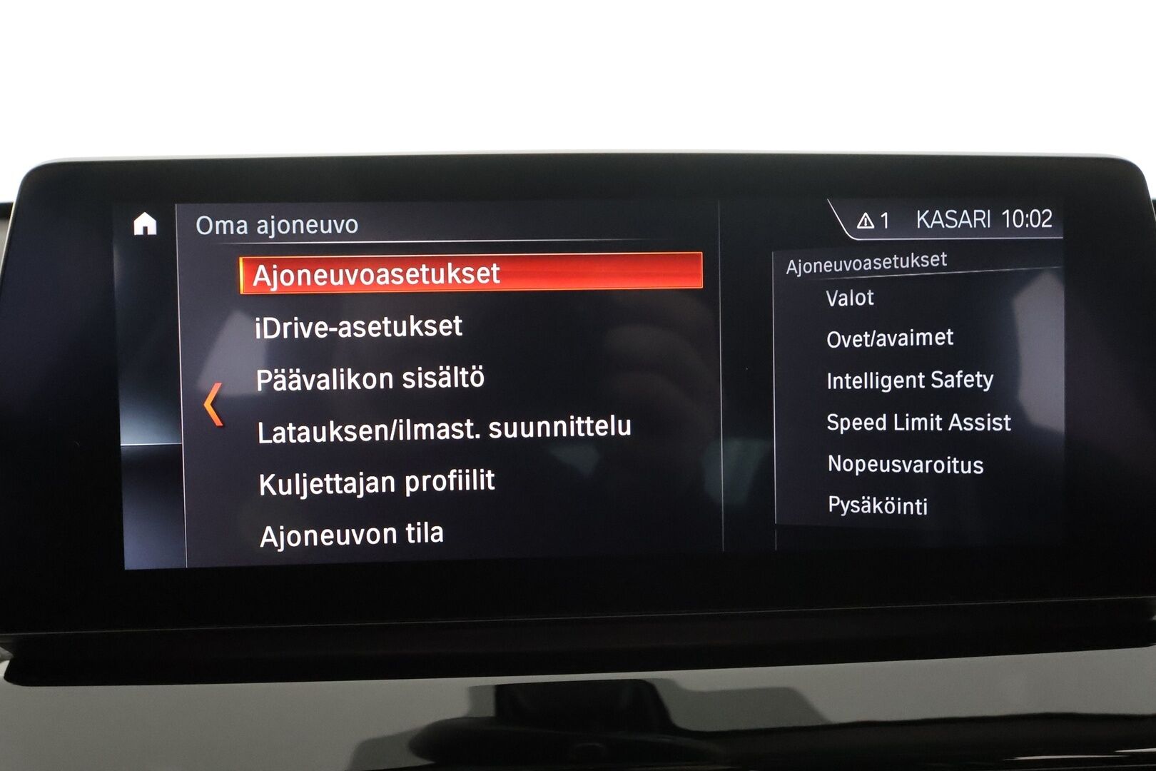 BMW X1 2022 F48 xDrive25e A Charged Edition Sport * HUD / P.kamera / Comfort Access / Puolinahkasisusta / LED / Navi / Sähköluukku * - 1.Om Suomi-auto / Akku kuntotarkastettu SoH 94,2% / Kahdet renkaat aluvanteilla - HULLUT AVAJAISHULINAT KORKOTARJOUS 3,29 %