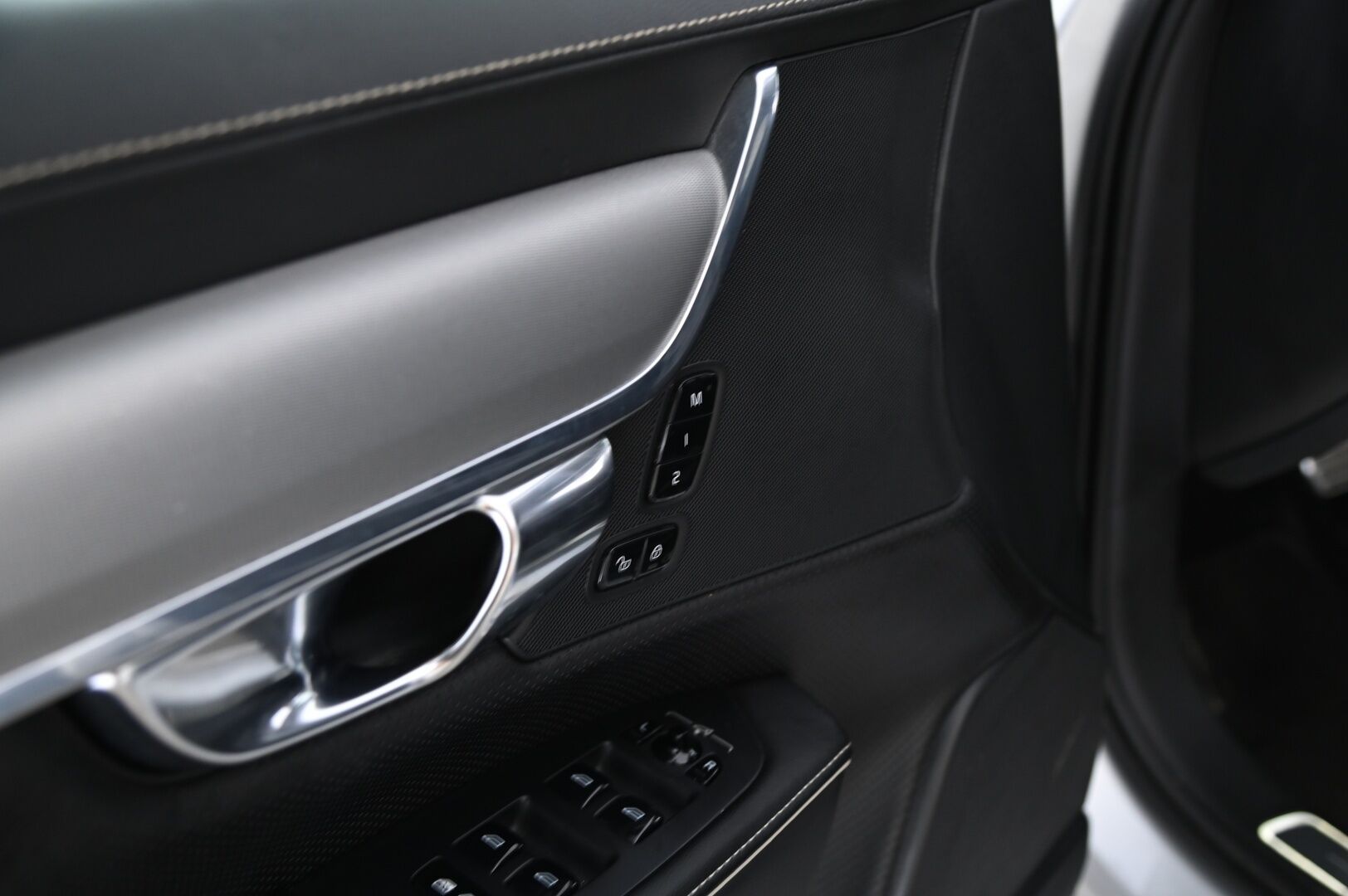 Volvo S90 2021 10.4 KWh T8 AWD Twin Engine R-Design *Facelift / Webasto / Muistipenkit / VOC / Pilot assist / Adapt. LED / P. kamera - 3,99 % KORKOTARJOUS TÄHÄN AUTOON 31.8. ASTI! - R-Design sisä ja ulkopaketti! Kovat varusteet!
