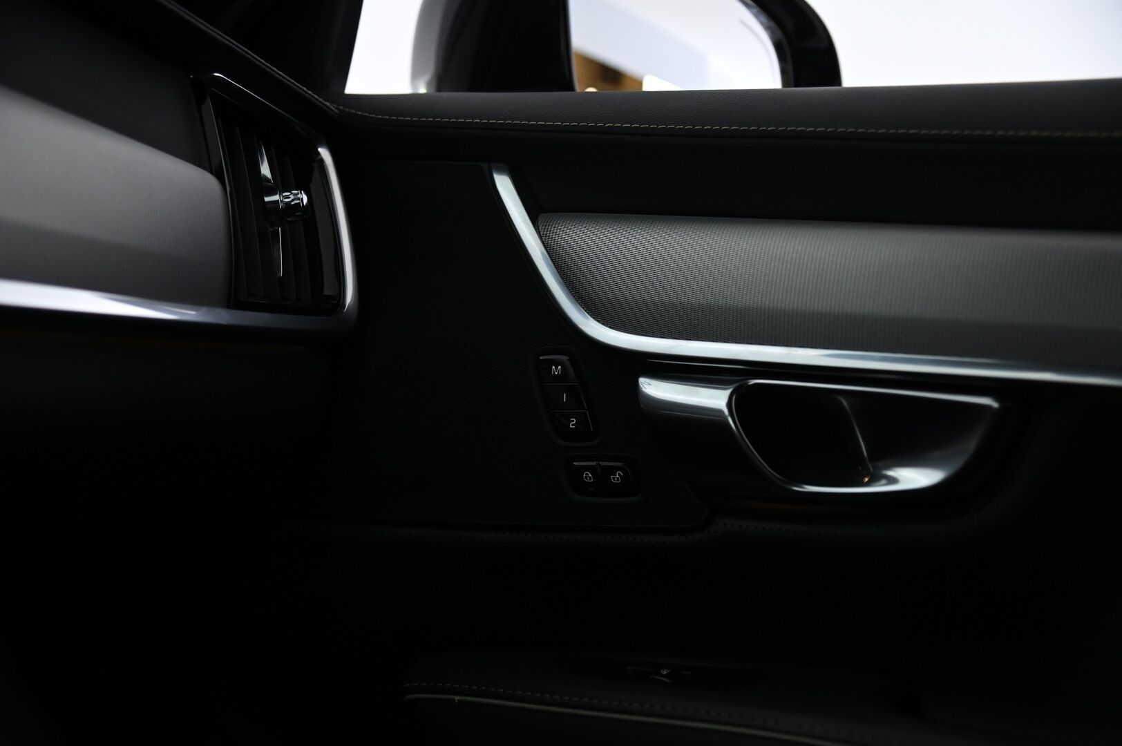 Volvo S90 2021 10.4 KWh T8 AWD Twin Engine R-Design *Facelift / Webasto / Muistipenkit / VOC / Pilot assist / Adapt. LED / P. kamera - 3,99 % KORKOTARJOUS TÄHÄN AUTOON 31.8. ASTI! - R-Design sisä ja ulkopaketti! Kovat varusteet!