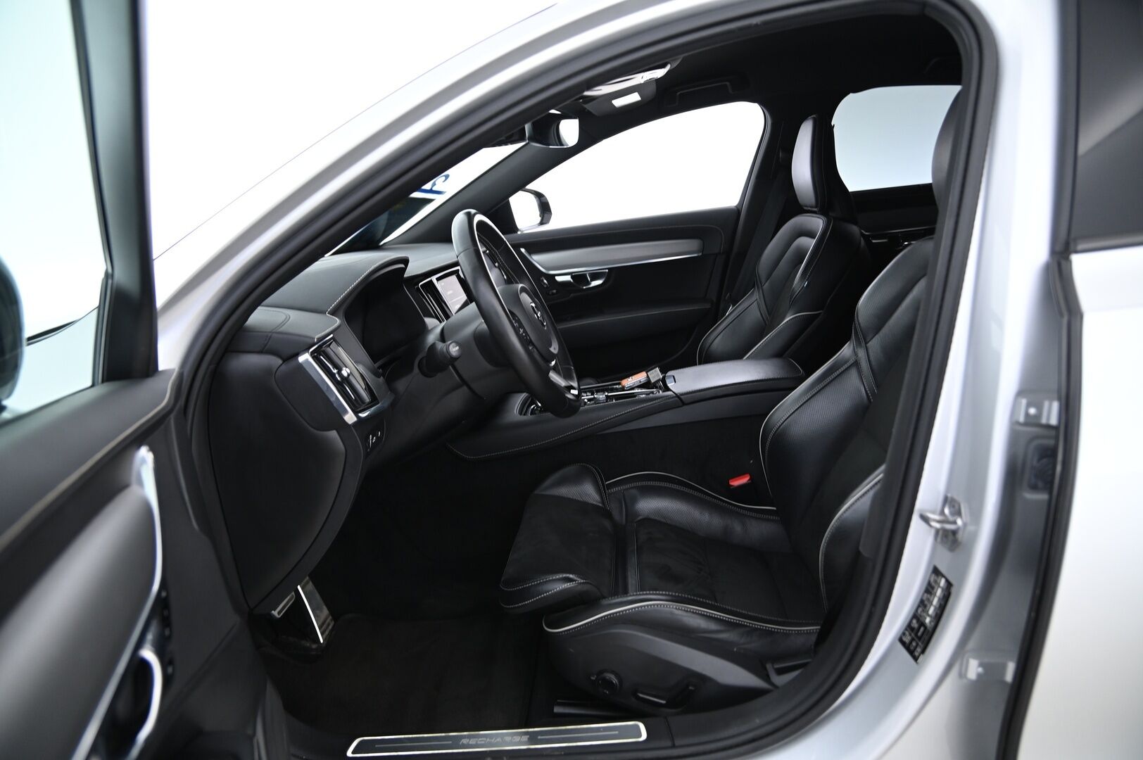 Volvo S90 2021 10.4 KWh T8 AWD Twin Engine R-Design *Facelift / Webasto / Muistipenkit / VOC / Pilot assist / Adapt. LED / P. kamera - 3,99 % KORKOTARJOUS TÄHÄN AUTOON 31.8. ASTI! - R-Design sisä ja ulkopaketti! Kovat varusteet!