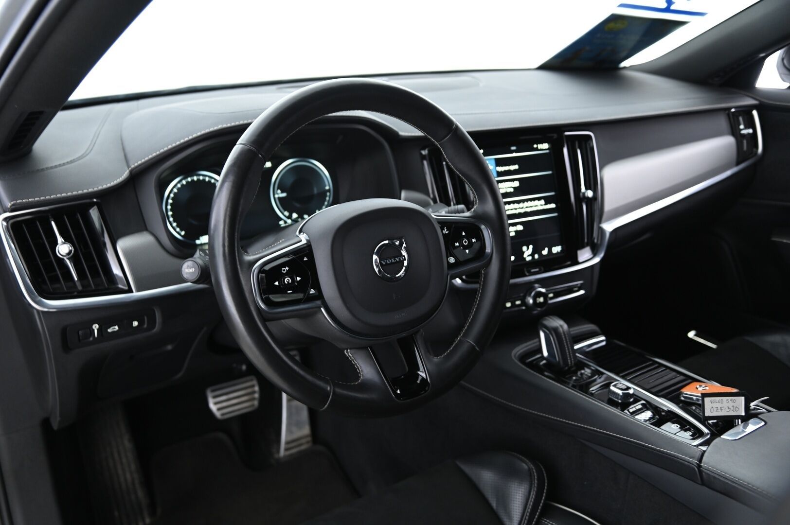 Volvo S90 2021 10.4 KWh T8 AWD Twin Engine R-Design *Facelift / Webasto / Muistipenkit / VOC / Pilot assist / Adapt. LED / P. kamera - 3,99 % KORKOTARJOUS TÄHÄN AUTOON 31.8. ASTI! - R-Design sisä ja ulkopaketti! Kovat varusteet!